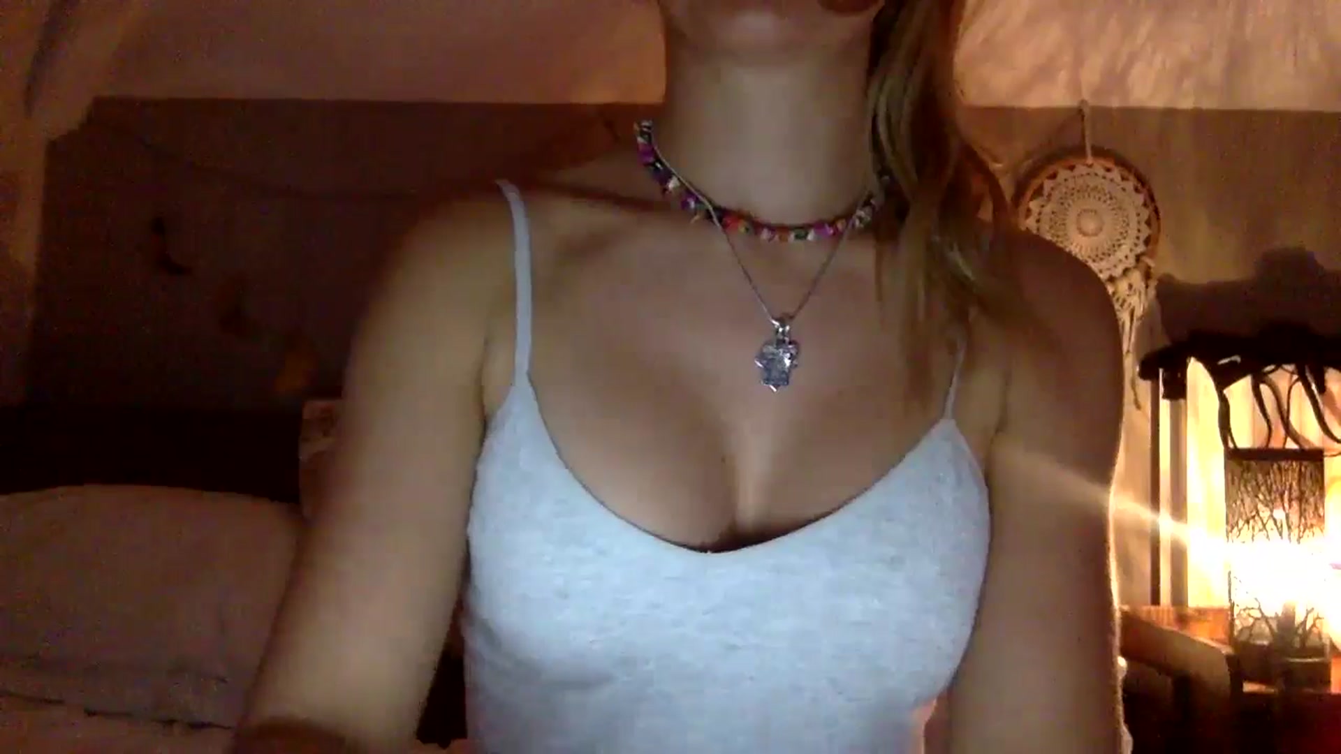Gallery image thumbnail from Angeleska's myfreecams stream on, 11/19/2024, 21:27 image 16 of 20