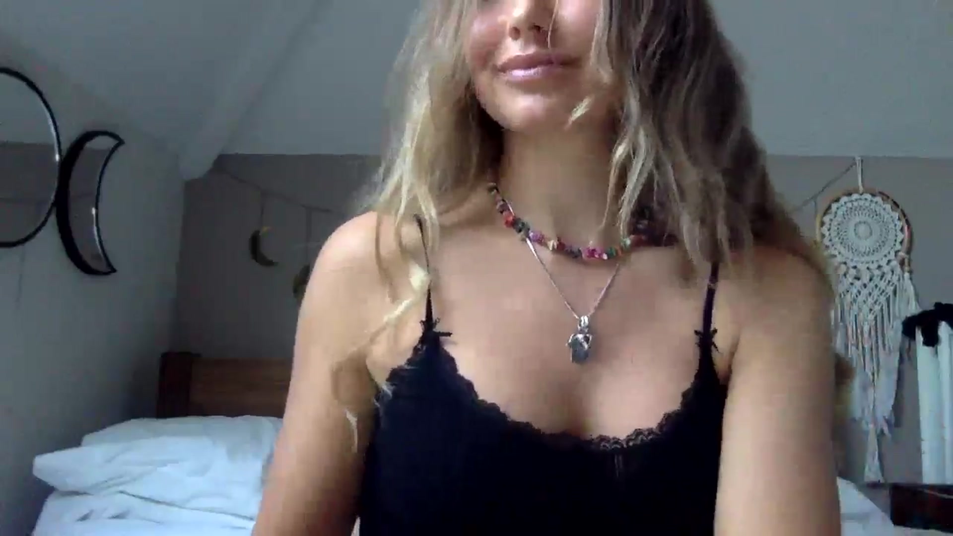 Gallery image thumbnail from Angeleska's myfreecams stream on, 11/22/2024, 15:12 image 18 of 20
