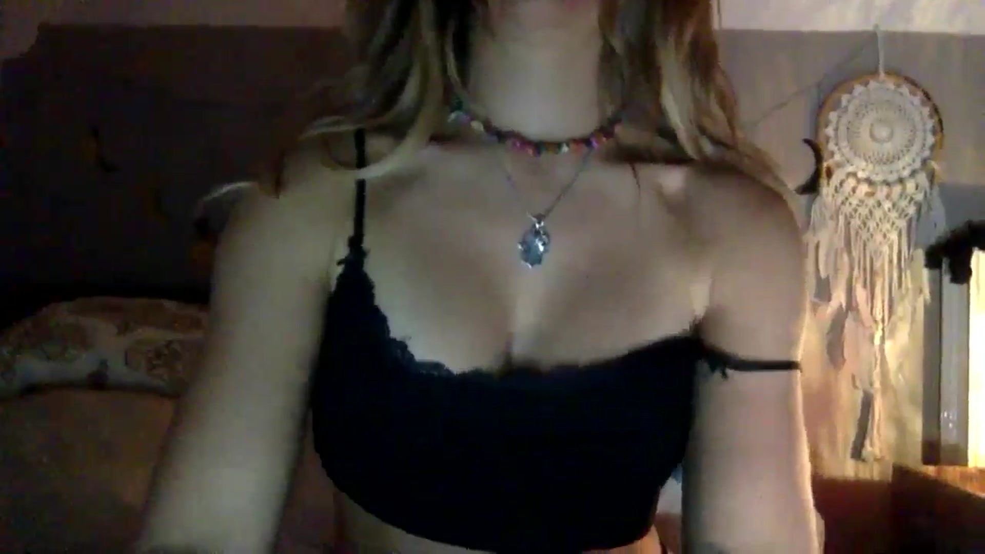 Gallery image thumbnail from Angeleska's myfreecams stream on, 11/22/2024, 23:07 image 6 of 20
