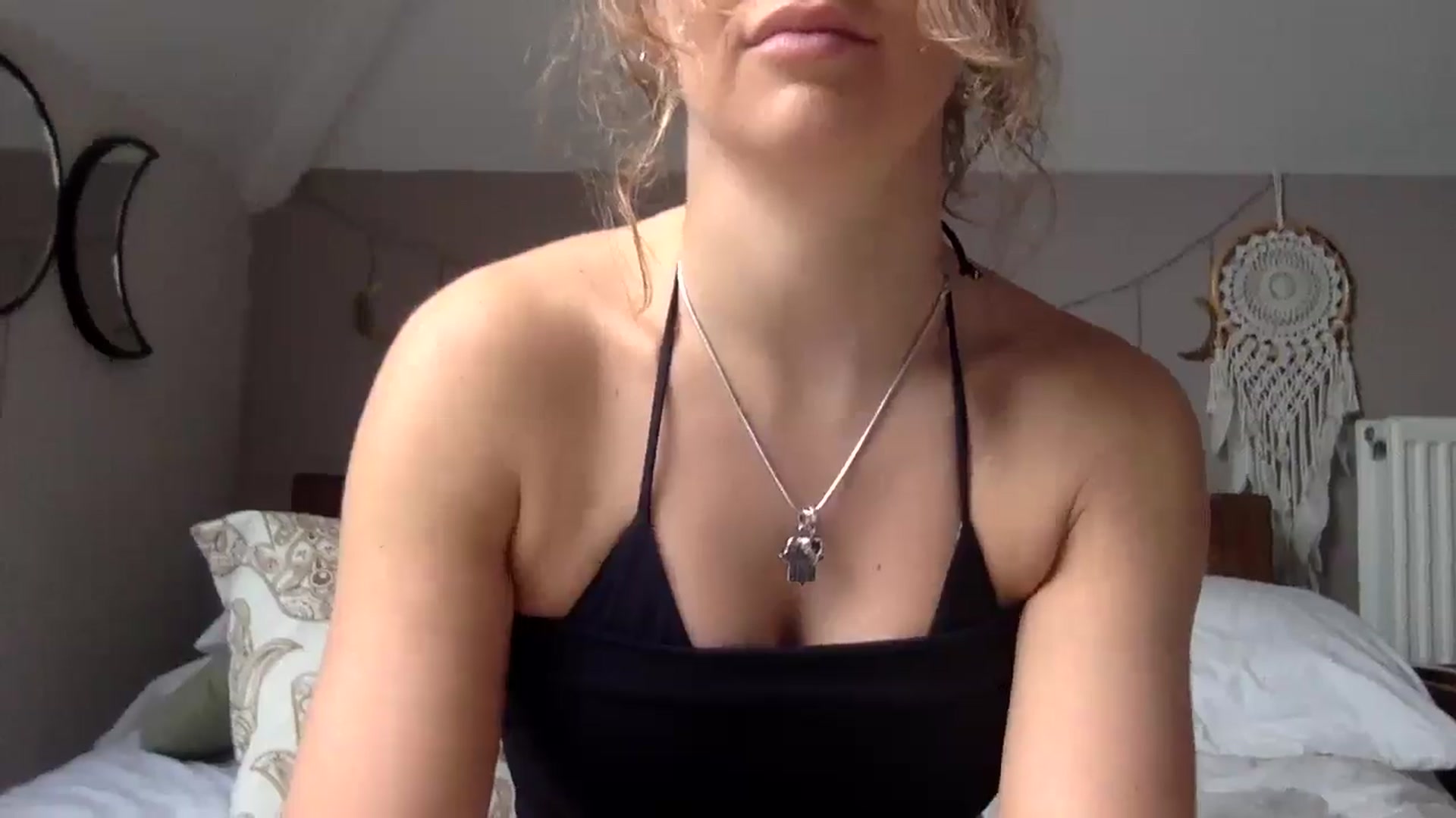 Gallery image thumbnail from Angeleska's myfreecams stream on, 12/16/2024, 11:36 image 10 of 20