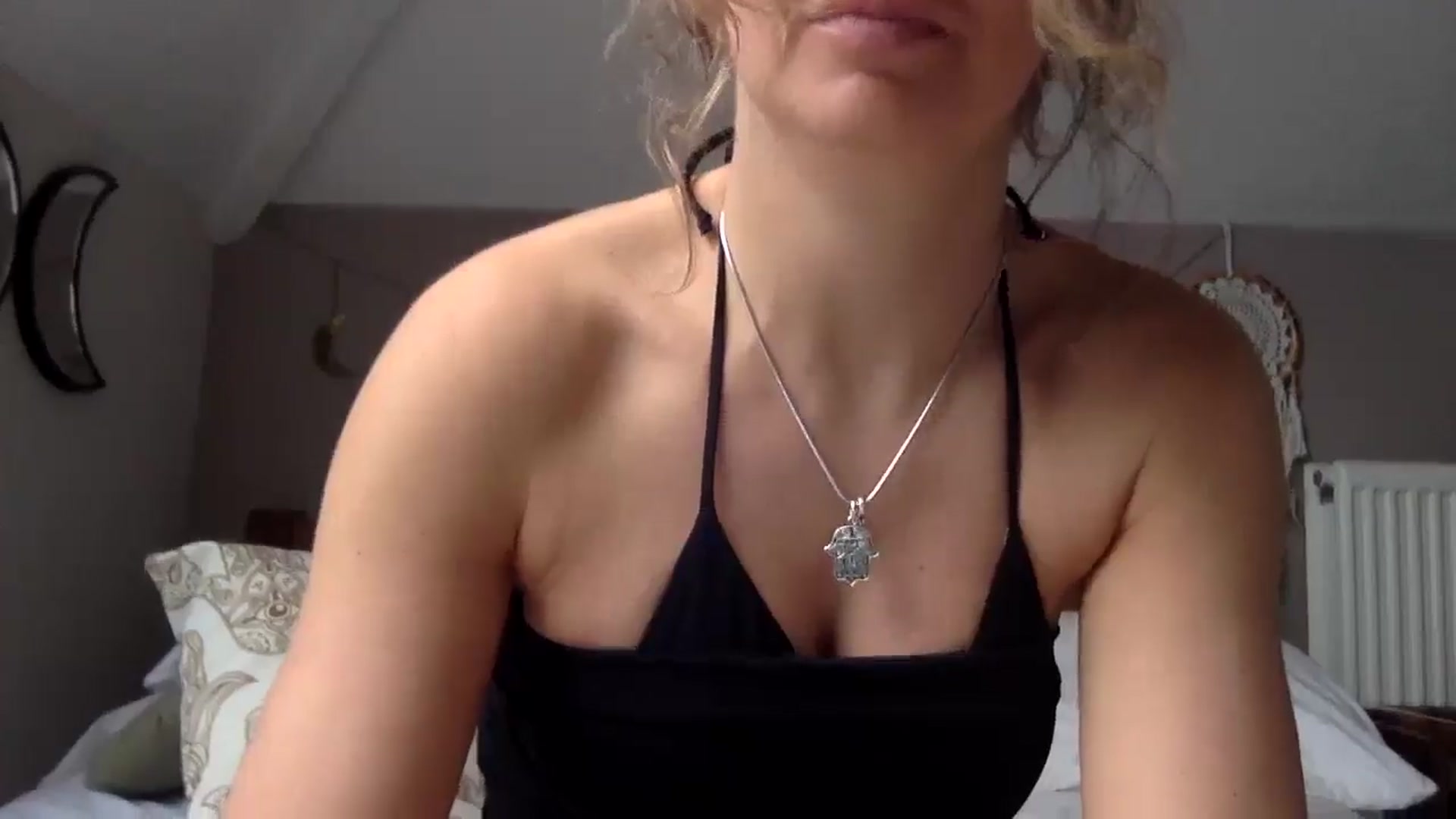 Gallery image thumbnail from Angeleska's myfreecams stream on, 12/16/2024, 11:36 image 20 of 20