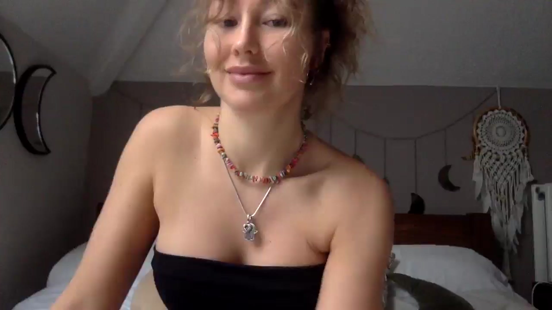 Gallery image thumbnail from Angeleska's myfreecams stream on, 12/20/2024, 13:32 image 6 of 20