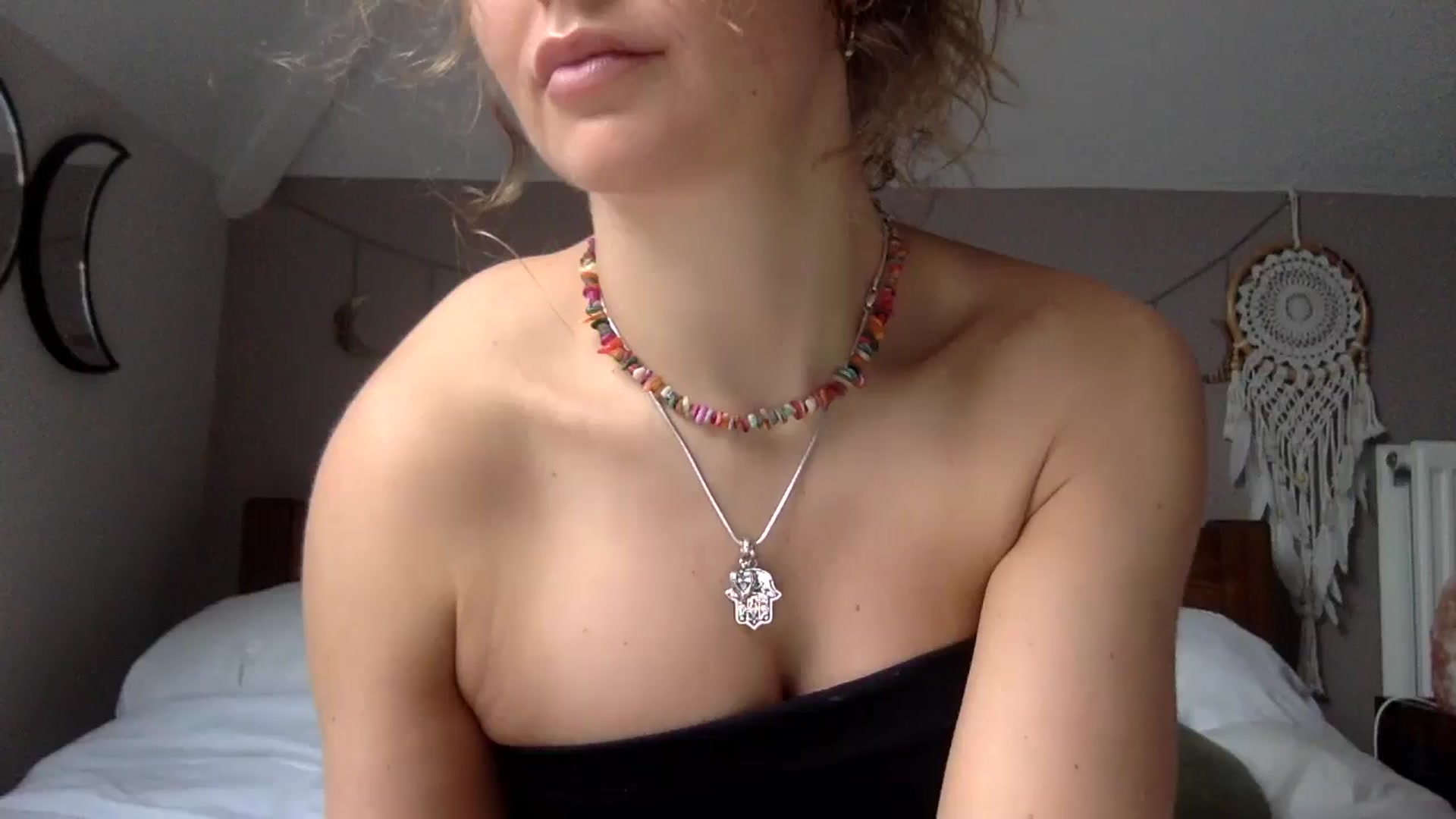 Gallery image thumbnail from Angeleska's myfreecams stream on, 12/20/2024, 13:32 image 10 of 20