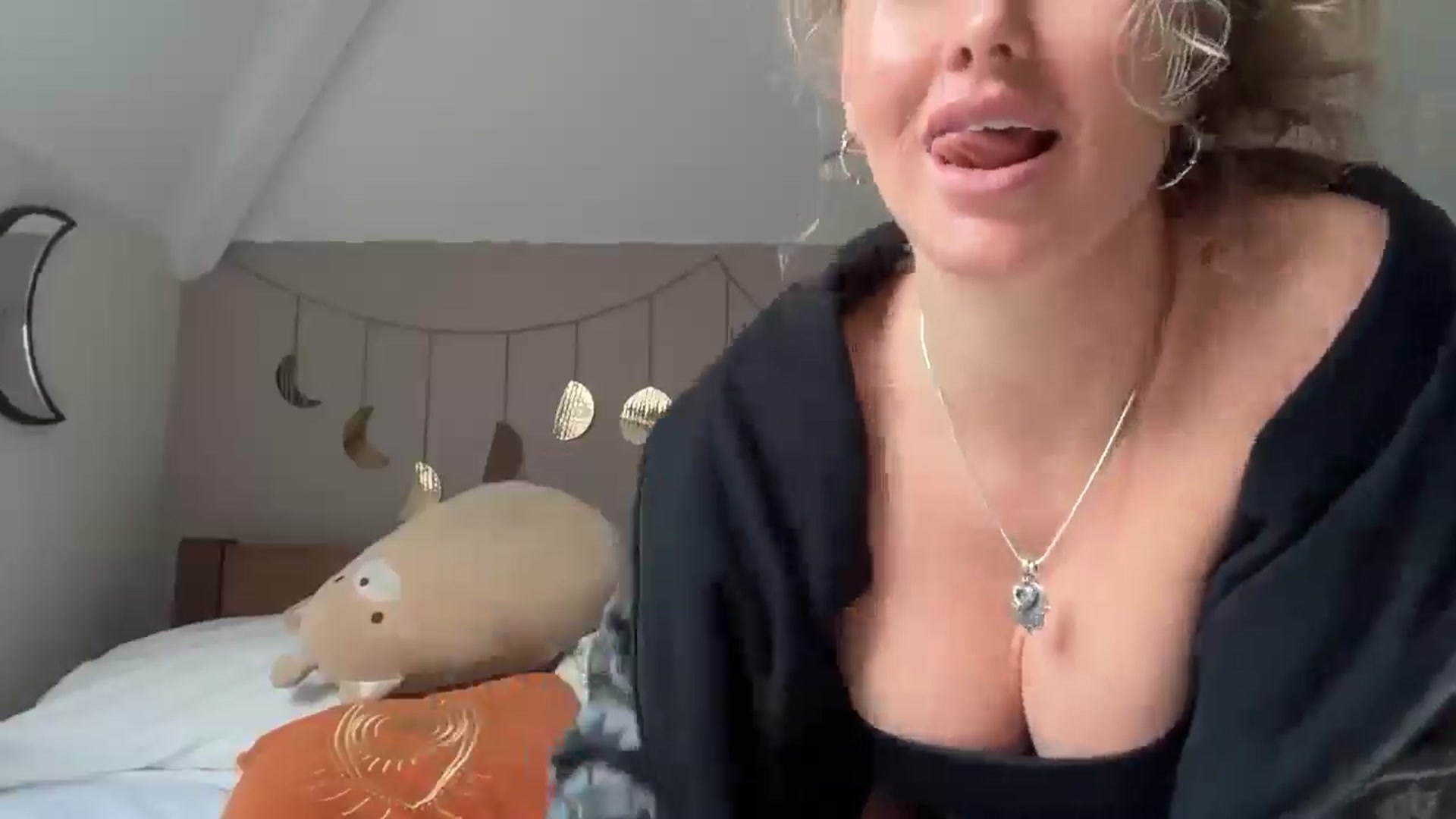Gallery image thumbnail from Angeleska's myfreecams stream on, 12/31/2024, 15:24 image 9 of 20