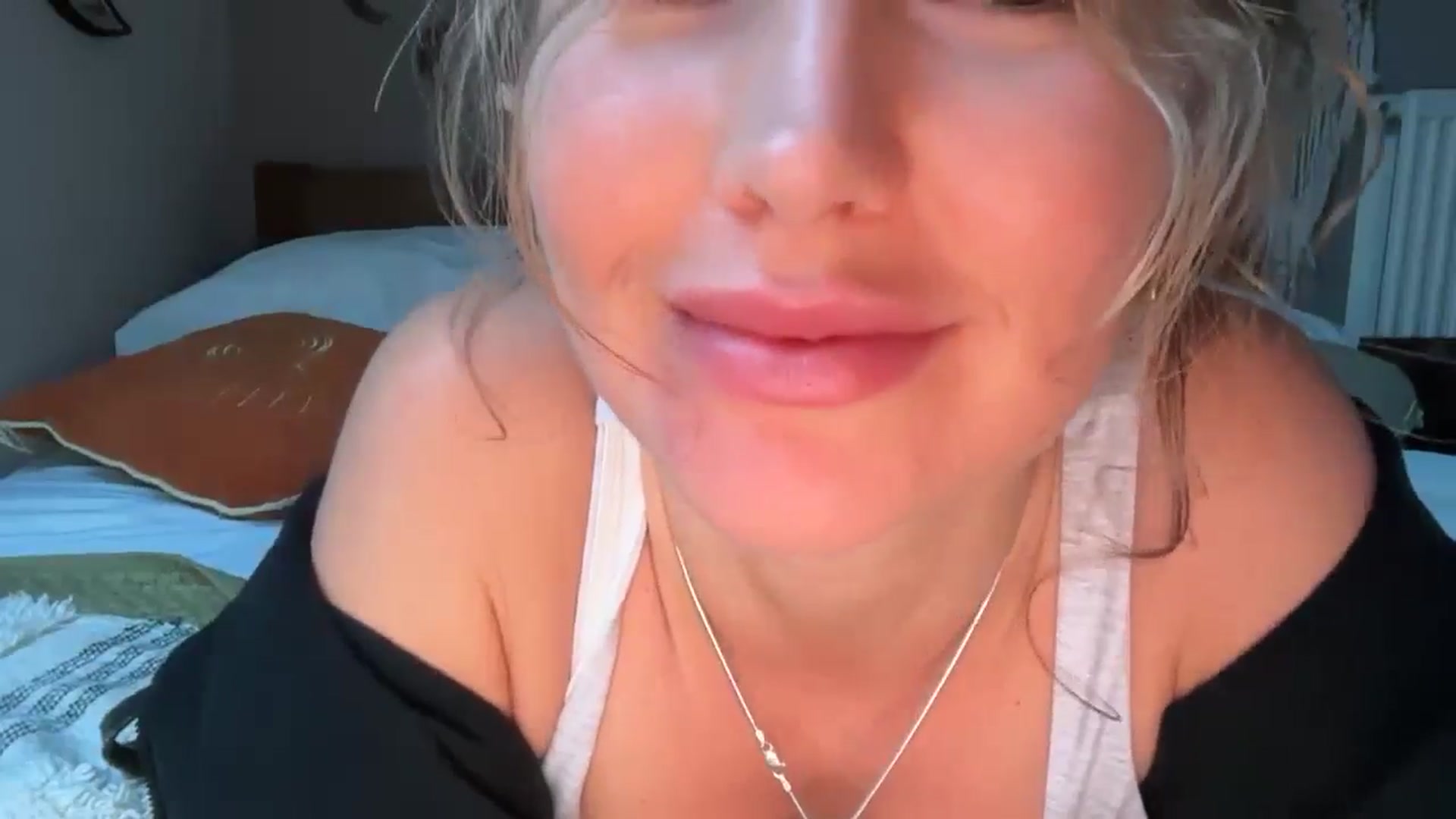 Gallery image thumbnail from Angeleska's myfreecams stream on, 01/01/2025, 17:00 image 12 of 20