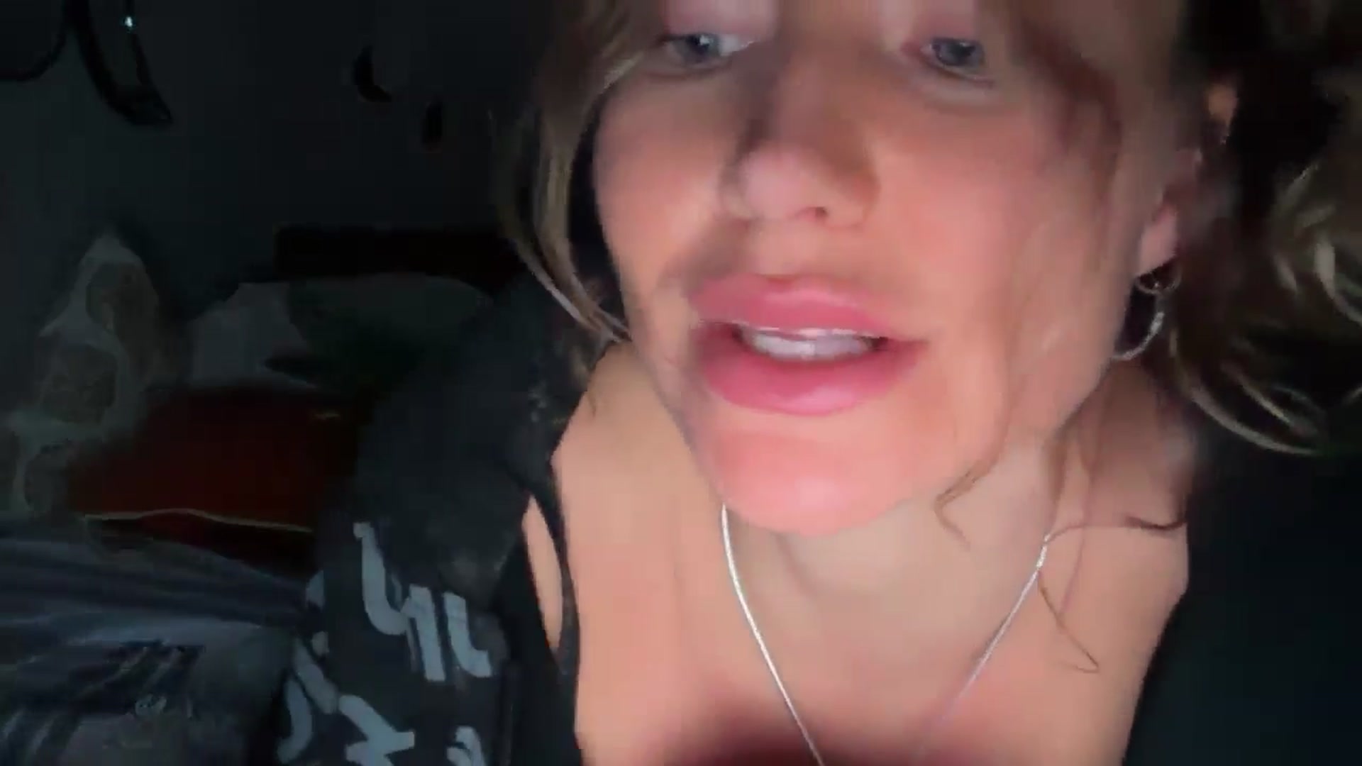 Gallery image thumbnail from Angeleska's myfreecams stream on, 01/01/2025, 17:00 image 20 of 20
