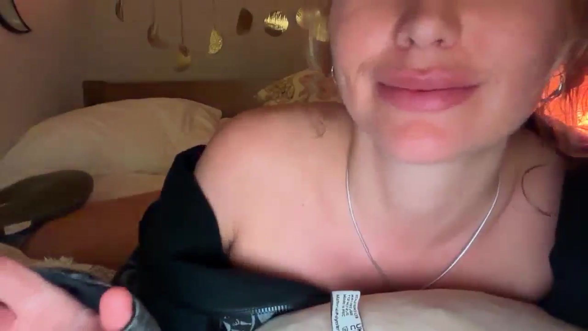 Gallery image thumbnail from Angeleska's myfreecams stream on, 01/01/2025, 18:57 image 18 of 20