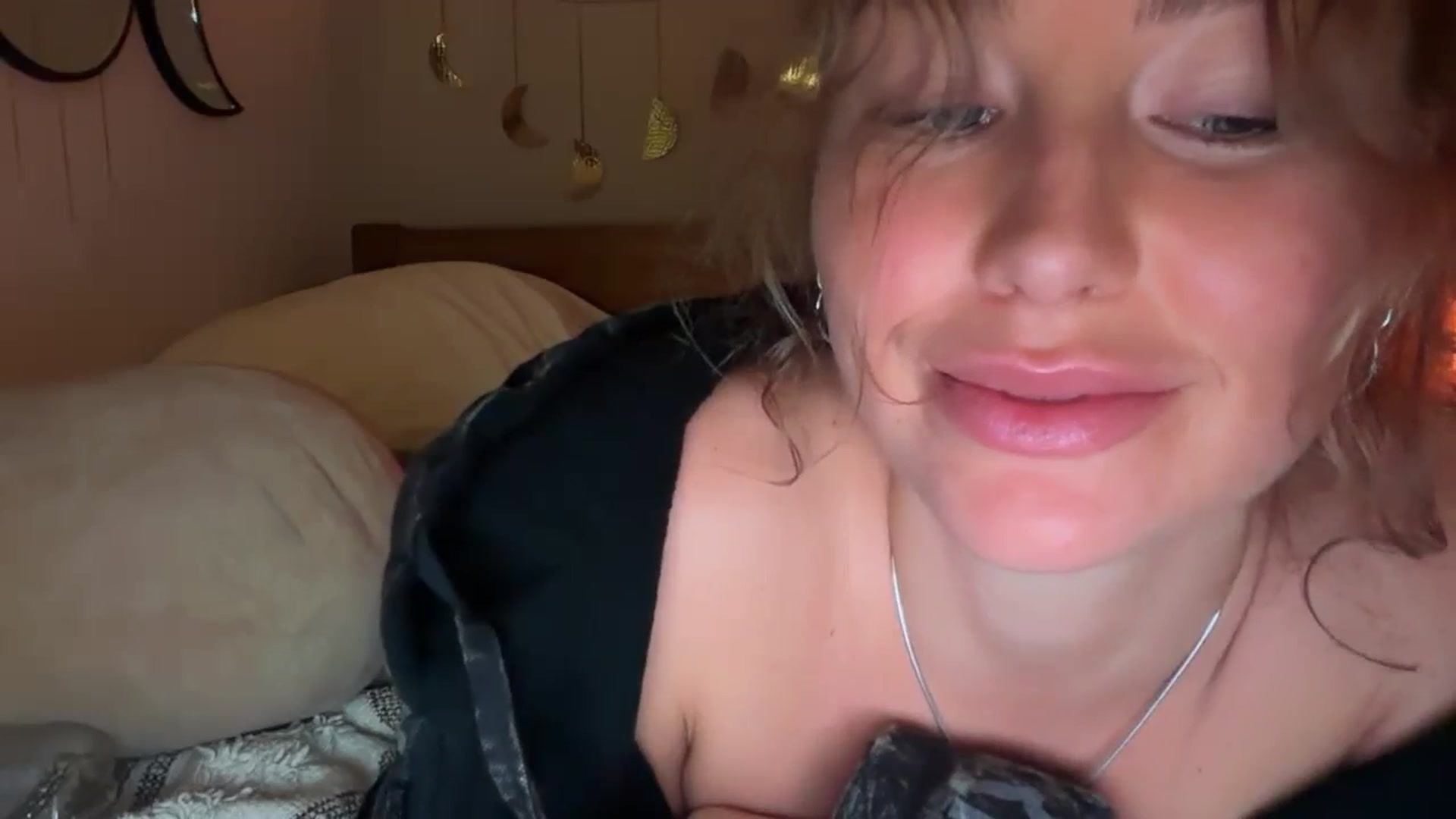 Gallery image thumbnail from Angeleska's myfreecams stream on, 01/01/2025, 20:20 image 8 of 20
