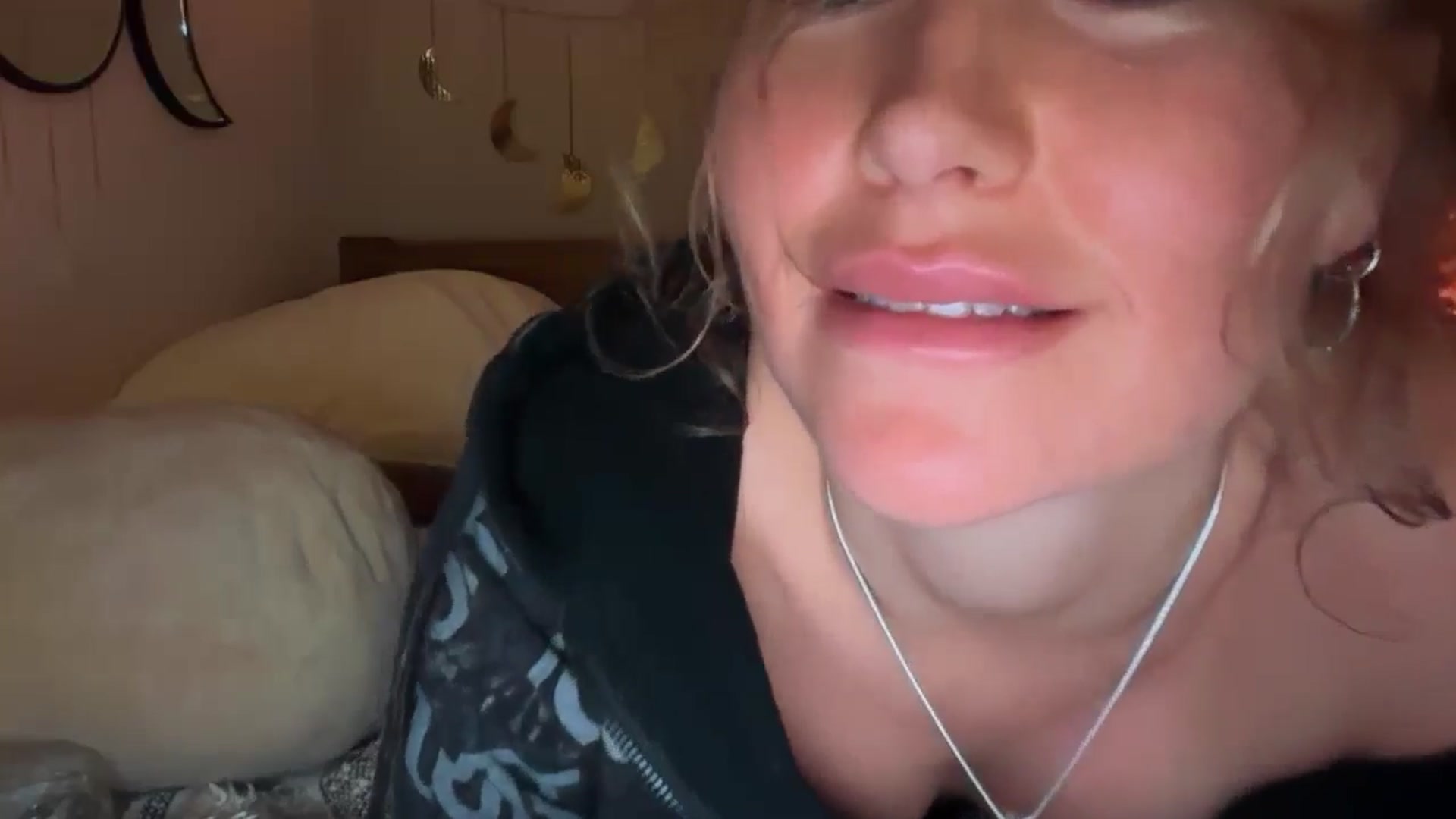 Gallery image thumbnail from Angeleska's myfreecams stream on, 01/01/2025, 20:20 image 7 of 20