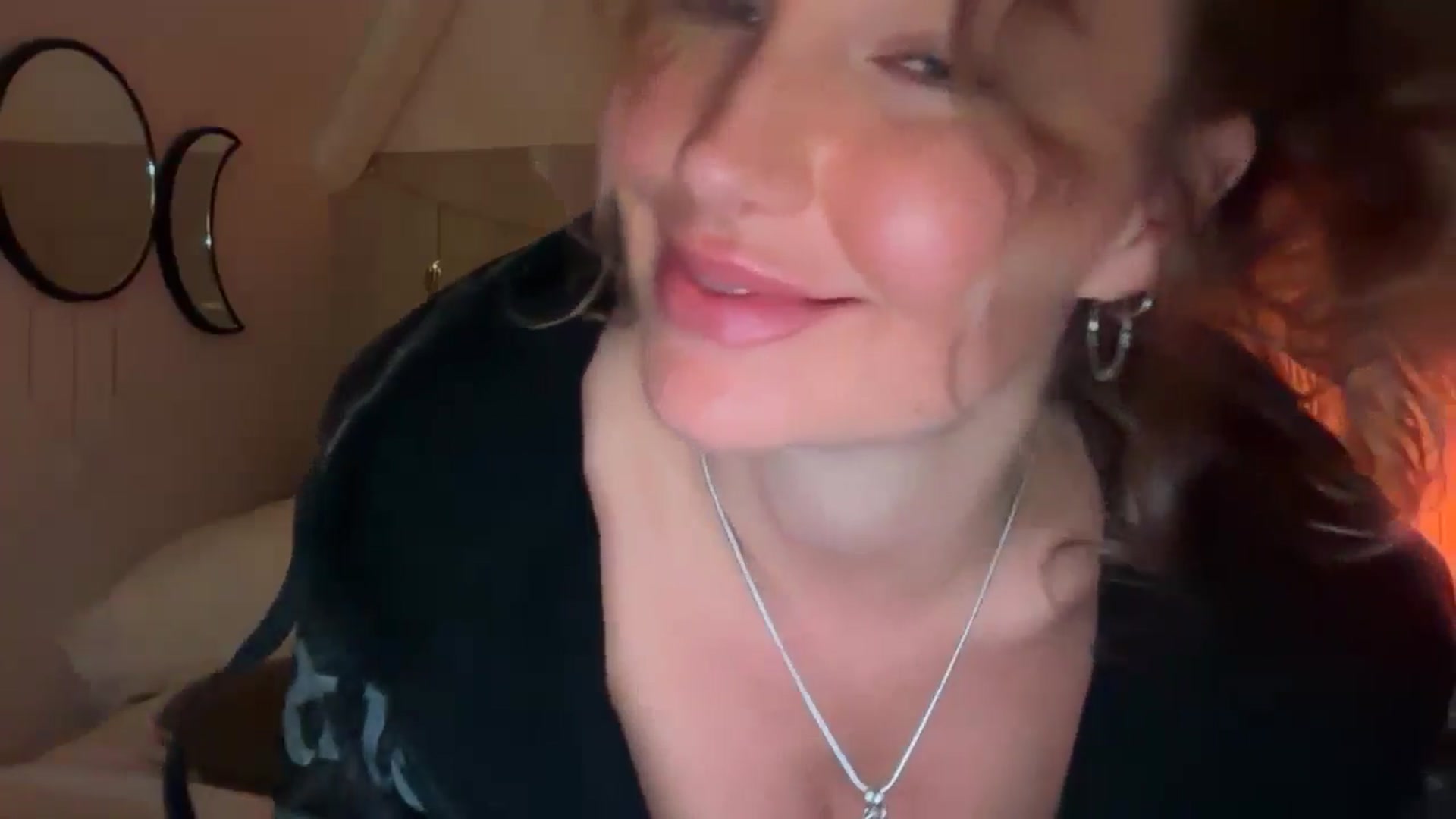 Gallery image thumbnail from Angeleska's myfreecams stream on, 01/01/2025, 20:20 image 3 of 20