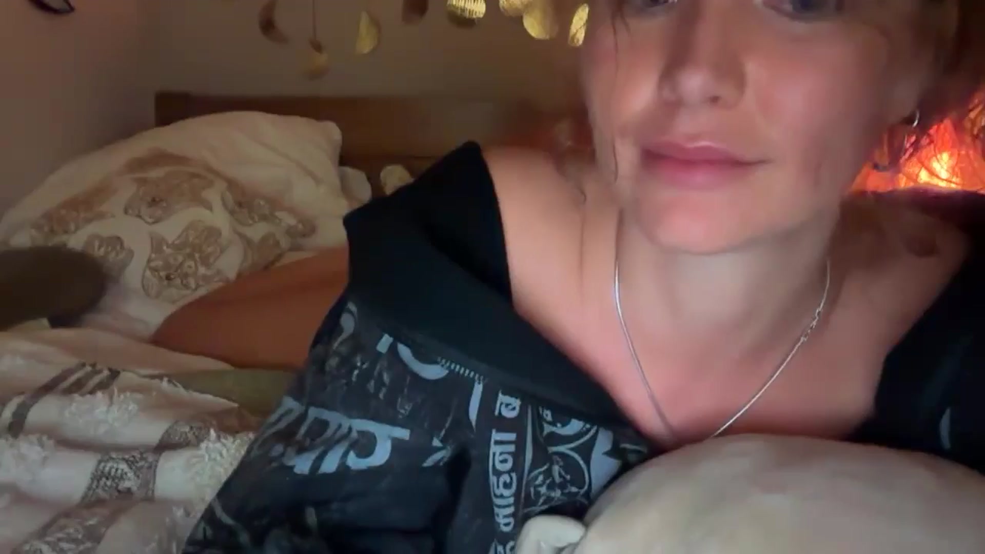 Gallery image thumbnail from Angeleska's myfreecams stream on, 01/02/2025, 24:03 image 11 of 20