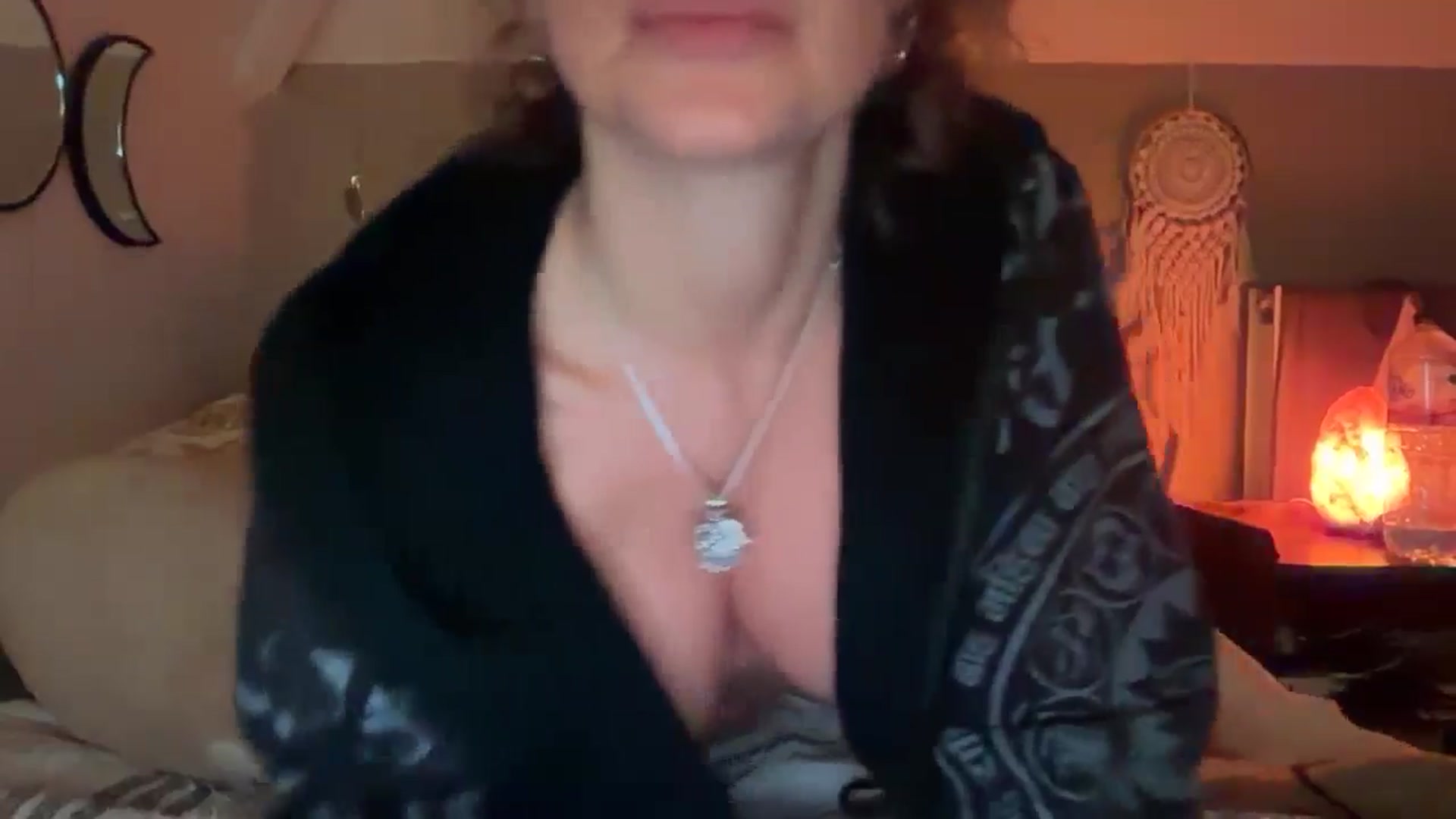 Gallery image thumbnail from Angeleska's myfreecams stream on, 01/02/2025, 24:03 image 12 of 20