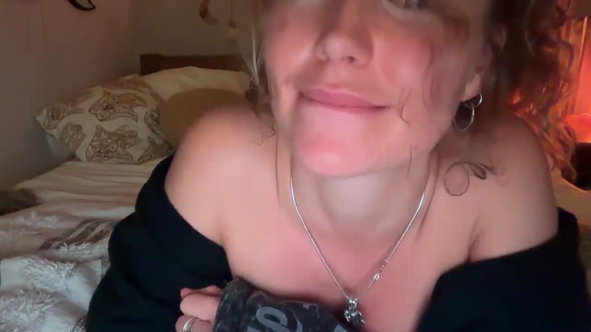 Gallery image thumbnail from Angeleska's myfreecams stream on, 01/02/2025, 24:03 image 20 of 20
