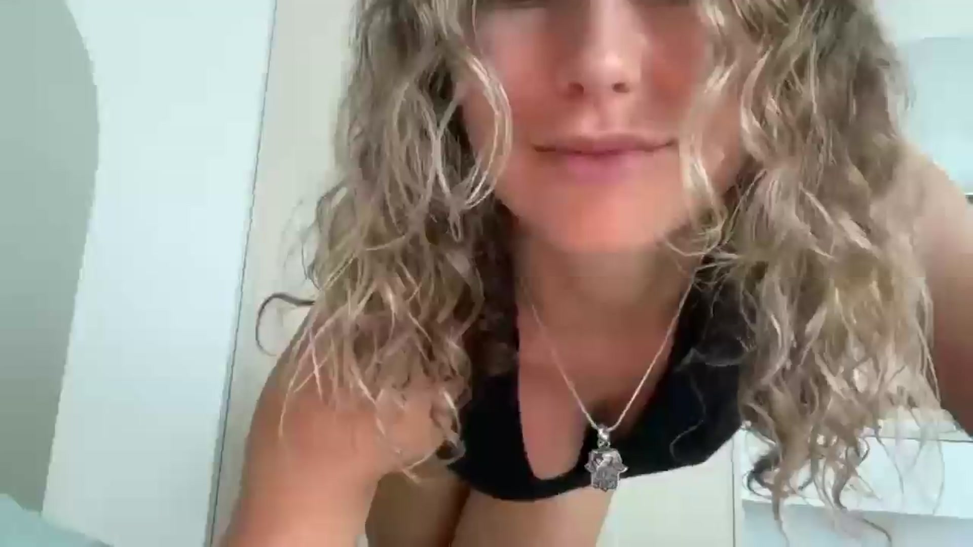 Gallery image thumbnail from Angeleska's myfreecams stream on, 02/28/2025, 04:30 image 9 of 20