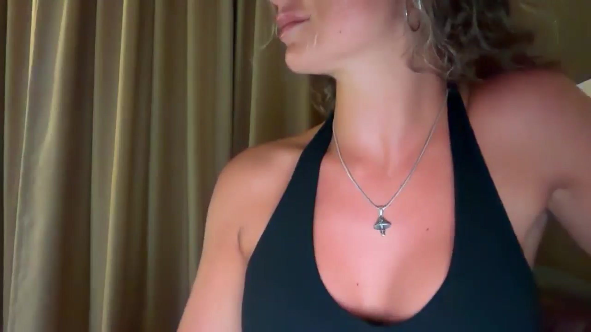 Gallery image thumbnail from Angeleska's myfreecams stream on, 03/23/2025, 14:21 image 17 of 20