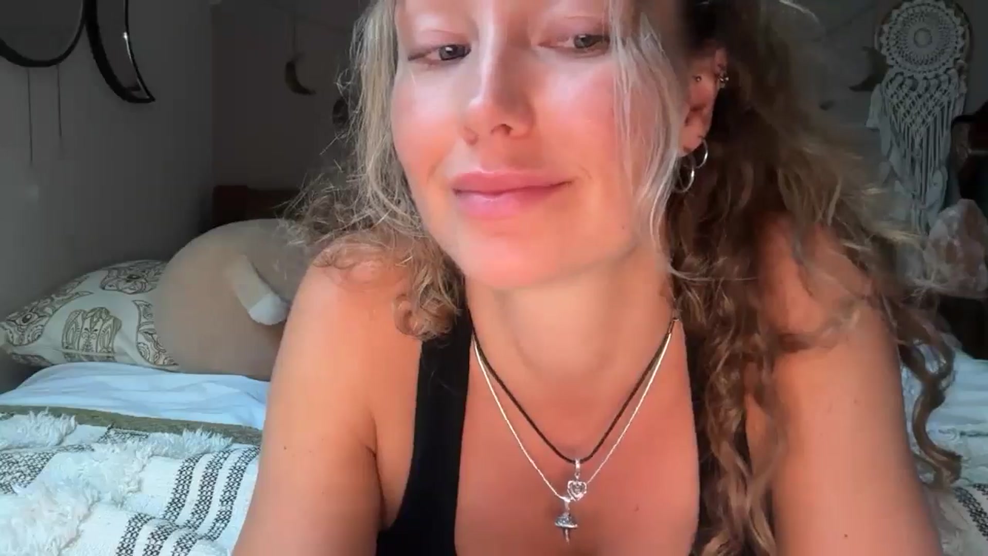 Gallery image thumbnail from Angeleska's myfreecams stream on, 09/17/2025, 18:29 image 13 of 20