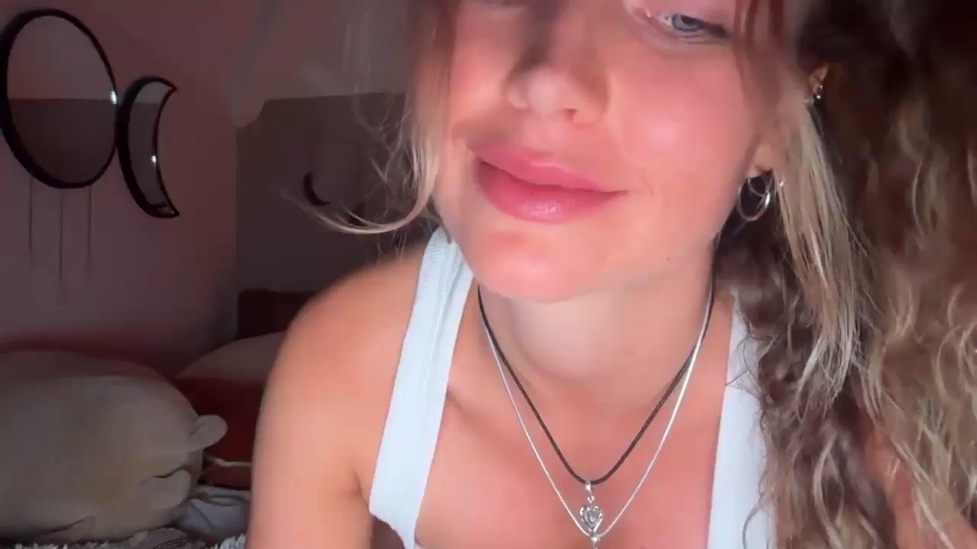 Gallery image thumbnail from Angeleska's myfreecams stream on, 09/29/2025, 19:27 image 18 of 20