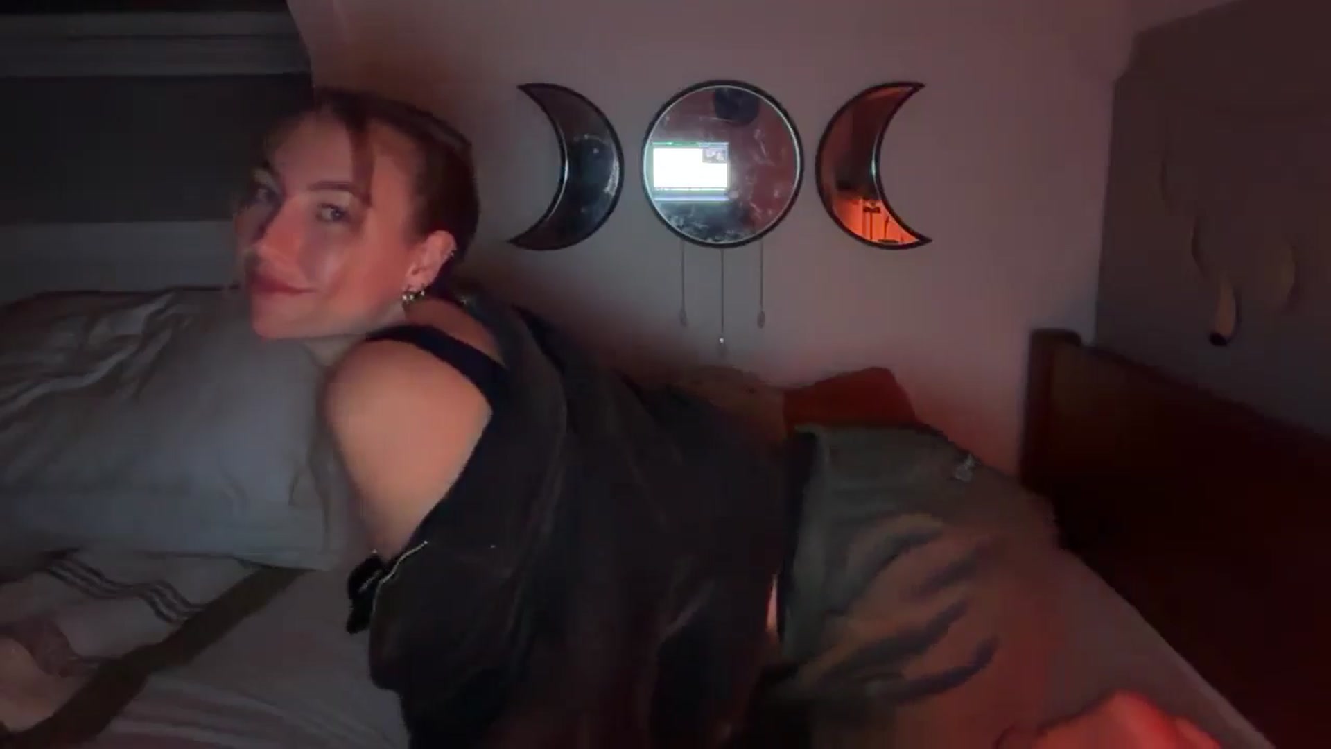 Gallery image thumbnail from Angeleska's myfreecams stream on, 10/09/2025, 23:06 image 15 of 20