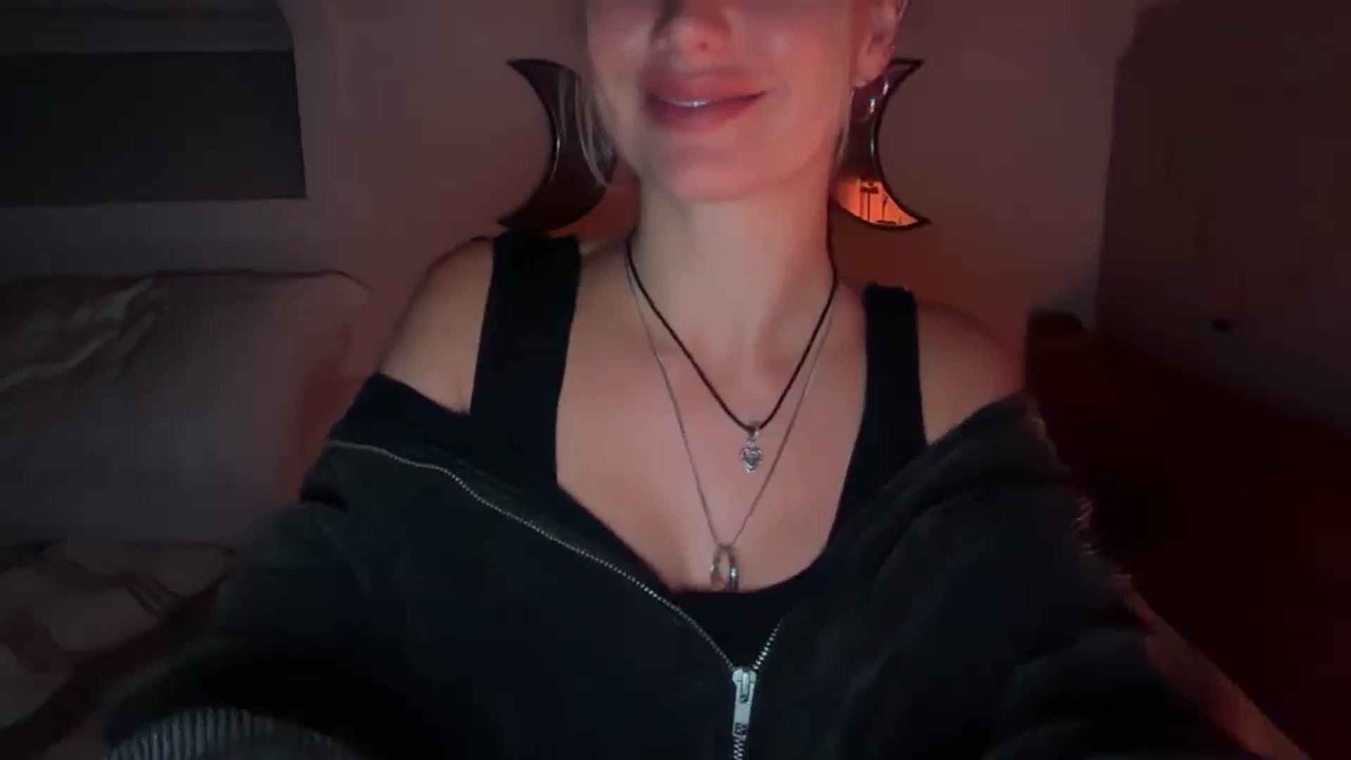 Gallery image thumbnail from Angeleska's myfreecams stream on, 10/09/2025, 23:06 image 7 of 20
