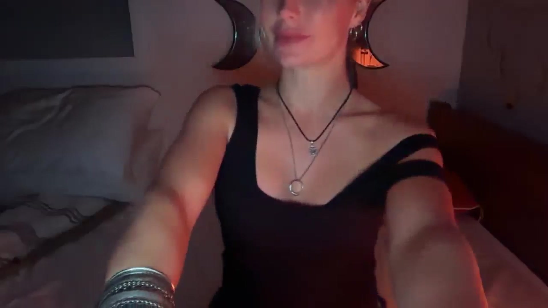 Gallery image thumbnail from Angeleska's myfreecams stream on, 10/10/2025, 24:03 image 18 of 20