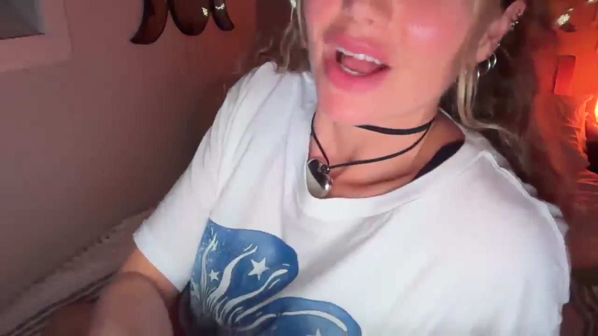 Gallery image thumbnail from Angeleska's myfreecams stream on, 10/11/2025, 21:59 image 4 of 20