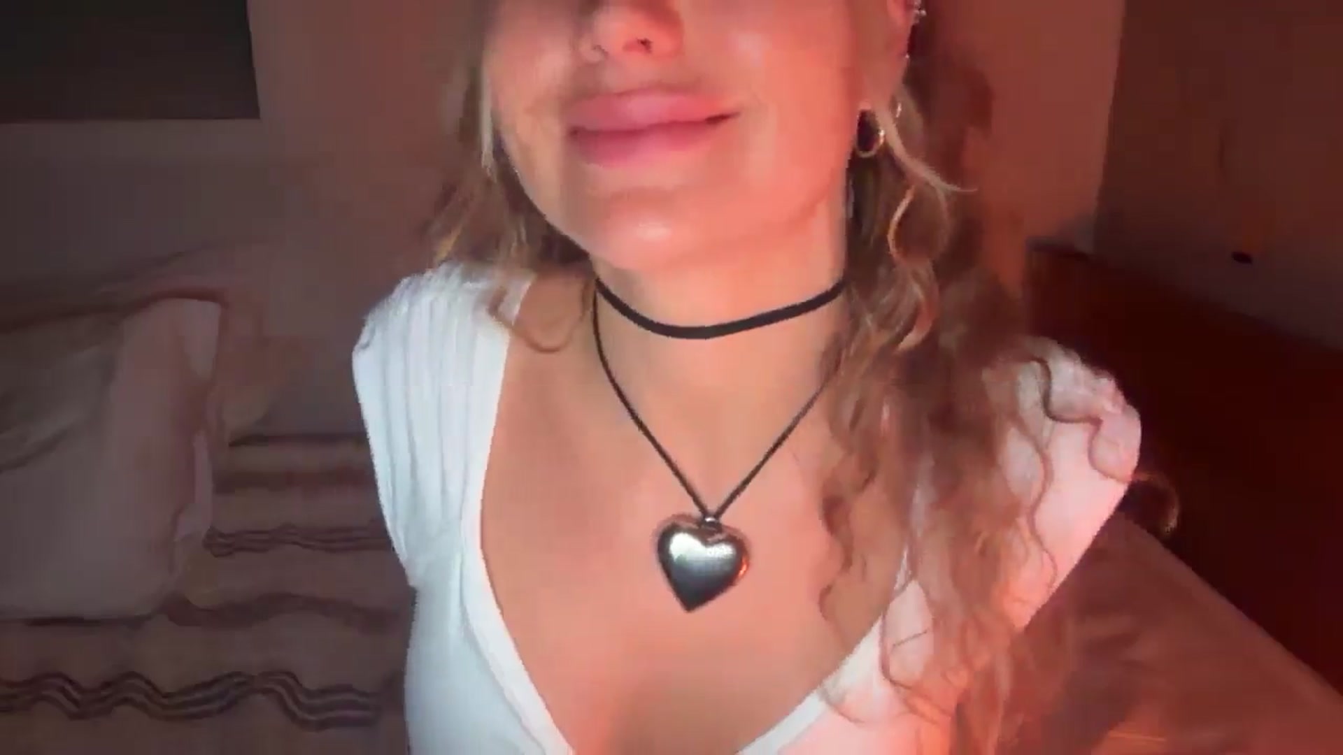 Gallery image thumbnail from Angeleska's myfreecams stream on, 10/17/2025, 22:35 image 7 of 20