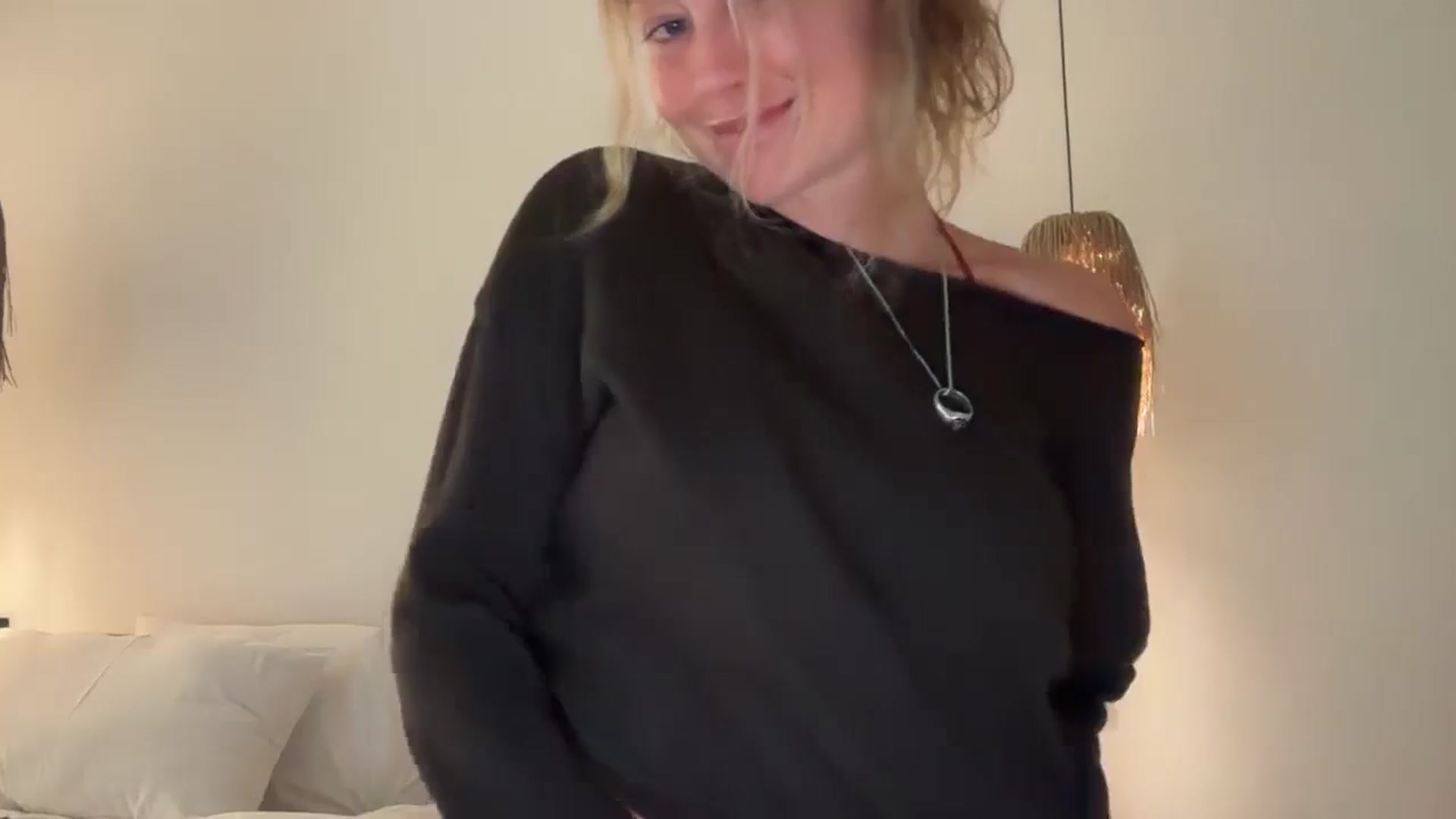 Gallery image thumbnail from Angeleska's myfreecams stream on, 11/07/2025, 02:08 image 14 of 20