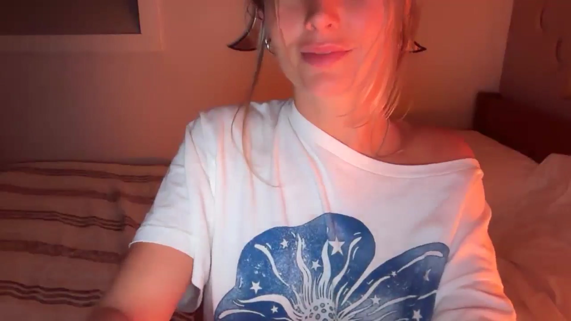 Gallery image thumbnail from Angeleska's myfreecams stream on, 01/04/2026, 21:12 image 4 of 20