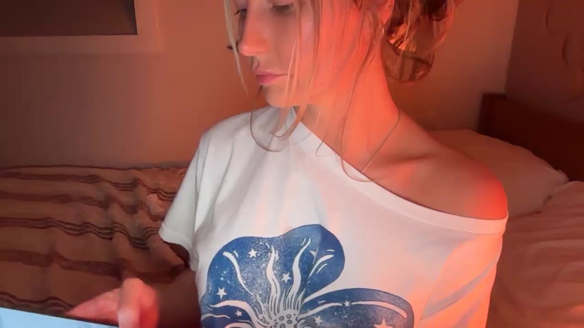 Gallery image thumbnail from Angeleska's myfreecams stream on, 01/04/2026, 21:12 image 16 of 20