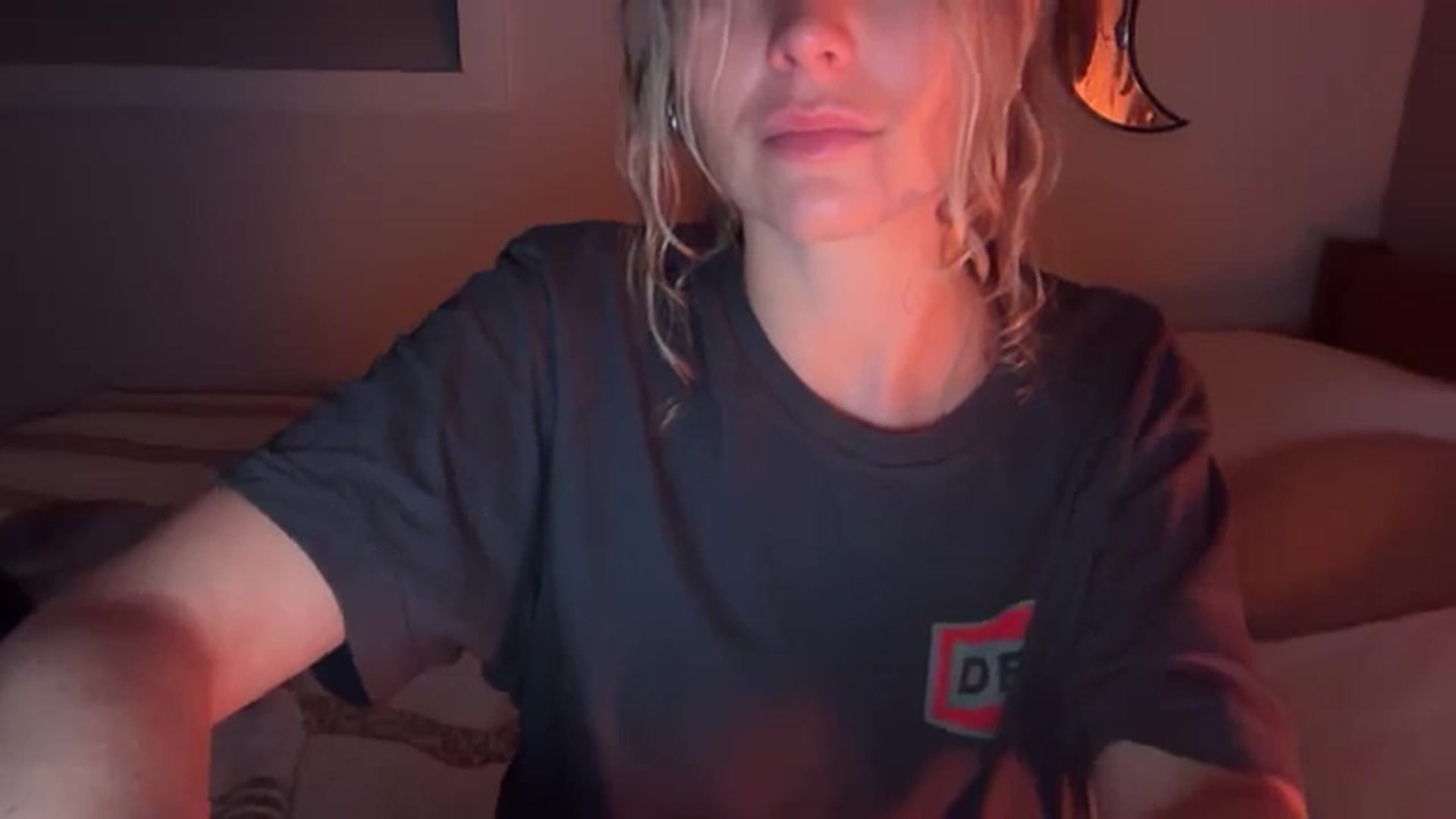 Gallery image thumbnail from Angeleska's myfreecams stream on, 01/05/2026, 23:32 image 17 of 20