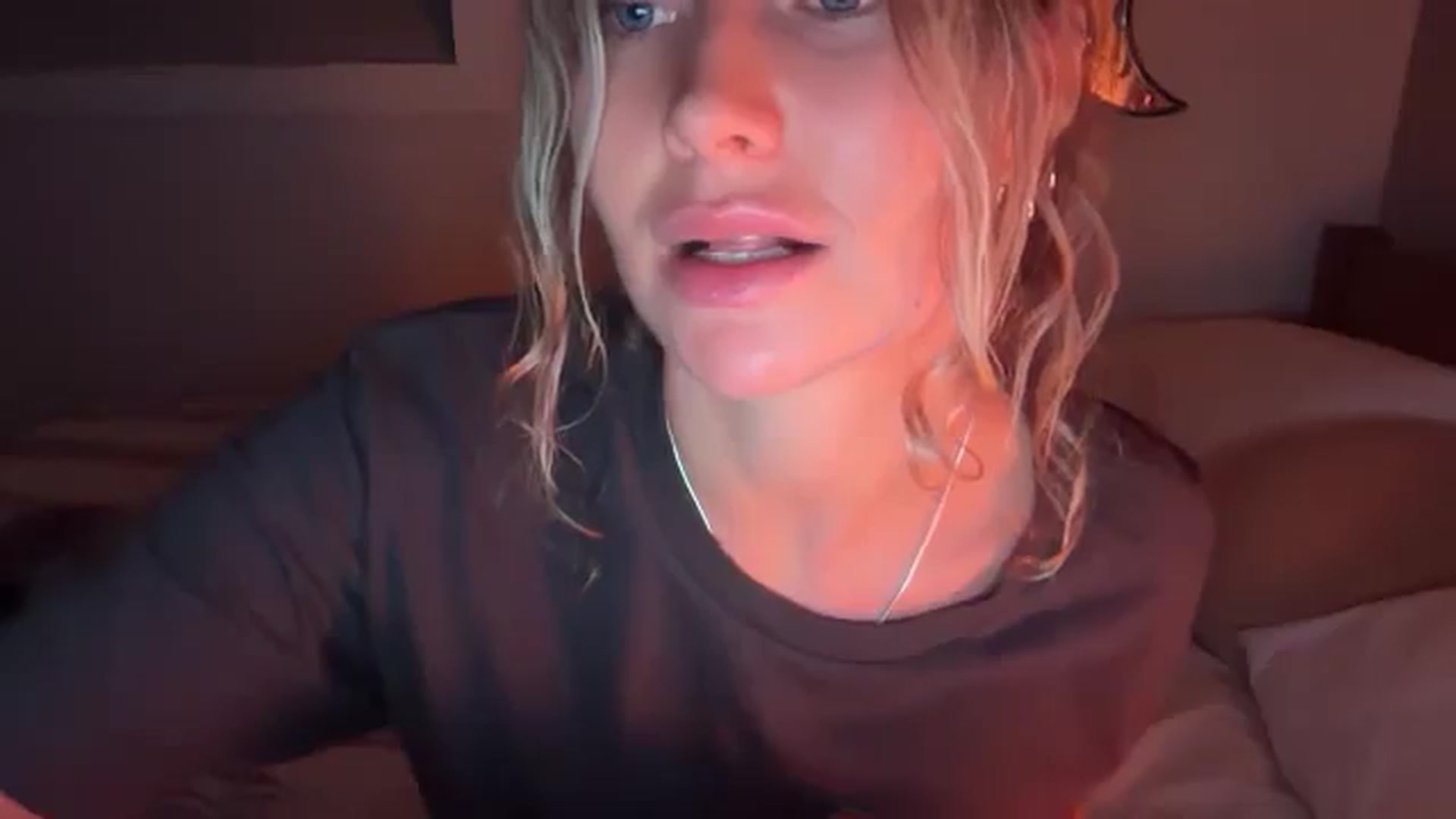 Gallery image thumbnail from Angeleska's myfreecams stream on, 01/05/2026, 23:32 image 15 of 20