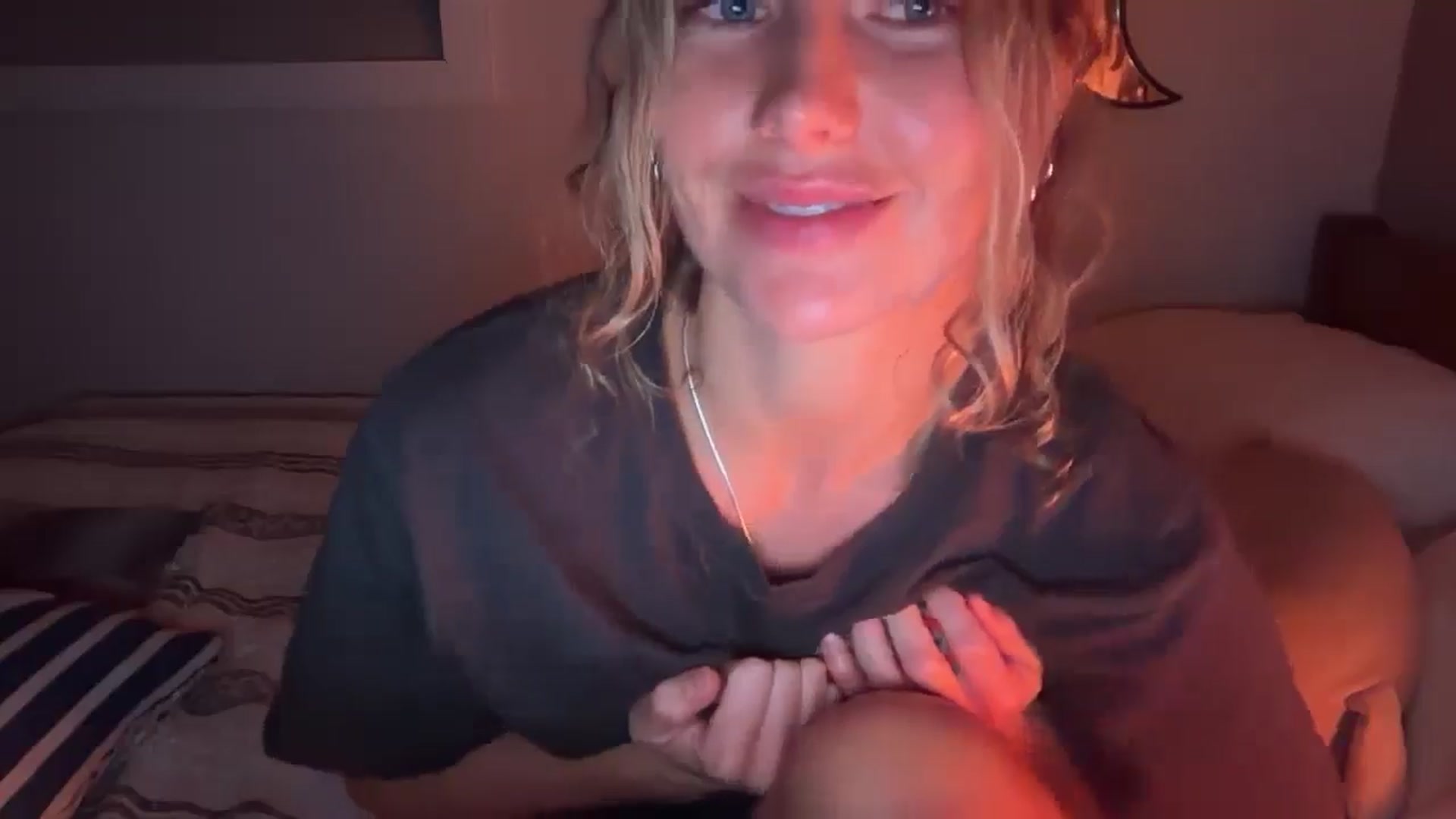 Gallery image thumbnail from Angeleska's myfreecams stream on, 01/05/2026, 23:32 image 5 of 20