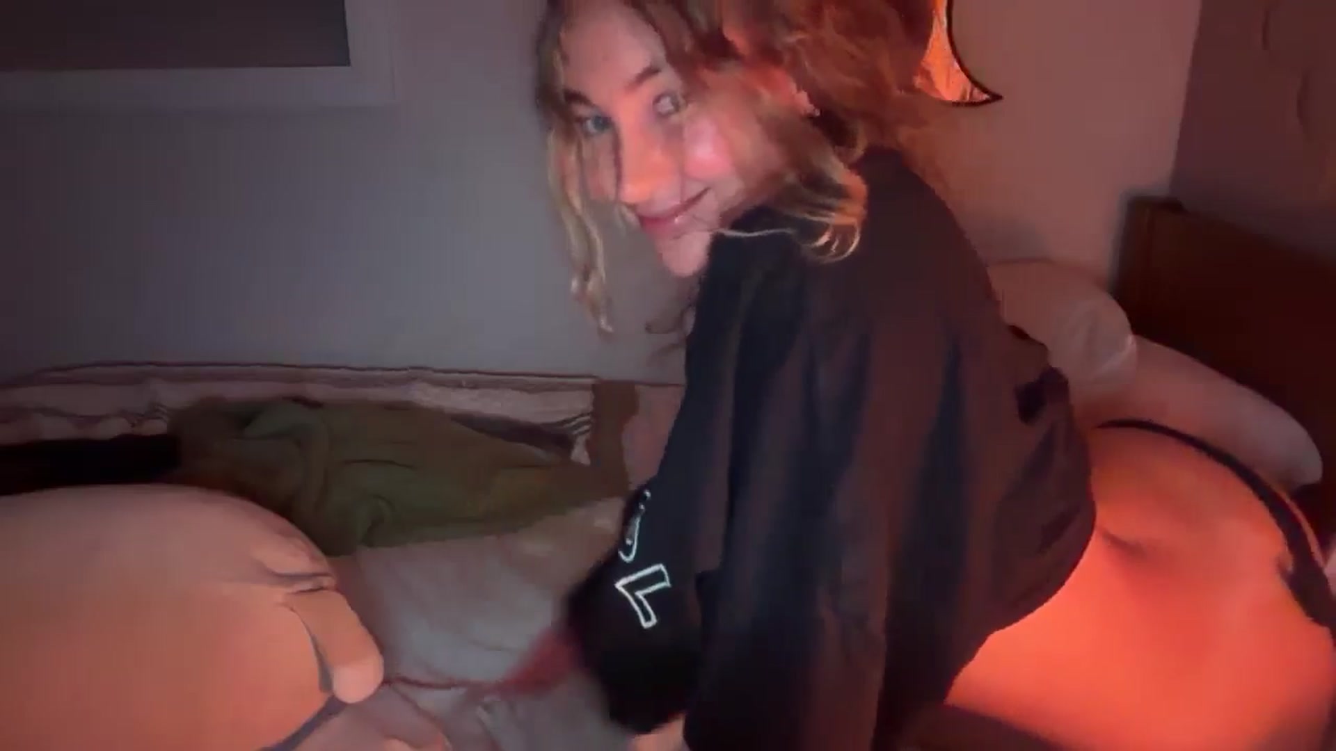 Gallery image thumbnail from Angeleska's myfreecams stream on, 01/09/2026, 23:18 image 19 of 20