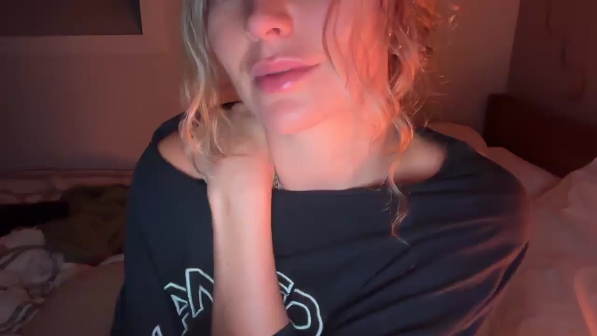 Gallery image thumbnail from Angeleska's myfreecams stream on, 01/09/2026, 23:18 image 2 of 20