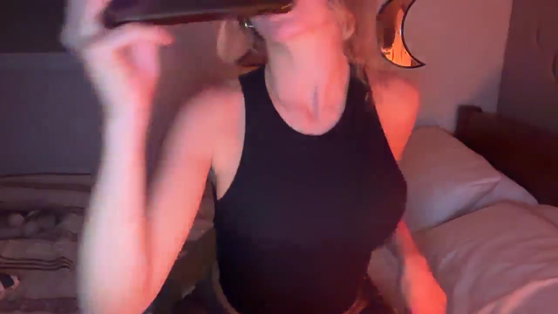 Gallery image thumbnail from Angeleska's myfreecams stream on, 01/17/2026, 23:27 image 15 of 20