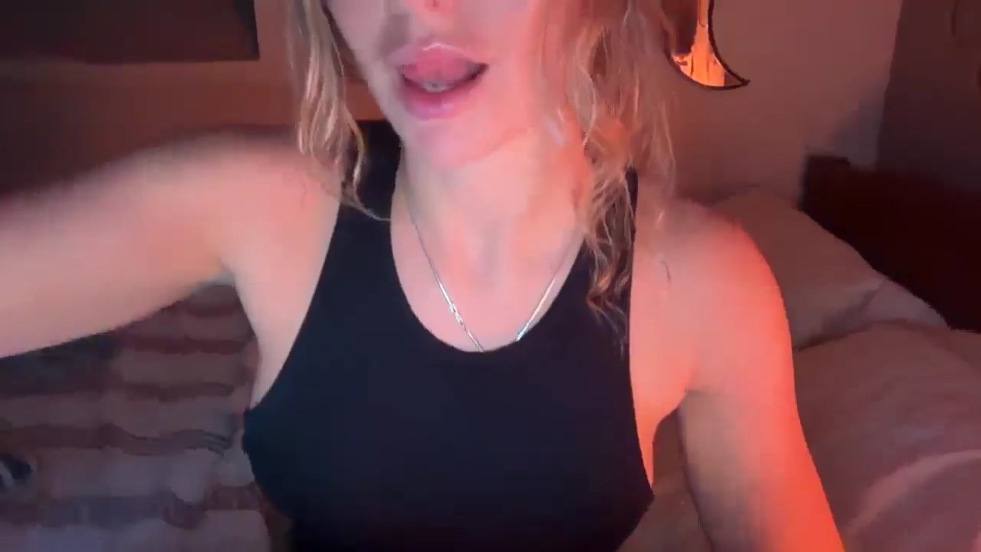Gallery image thumbnail from Angeleska's myfreecams stream on, 01/17/2026, 23:27 image 12 of 20