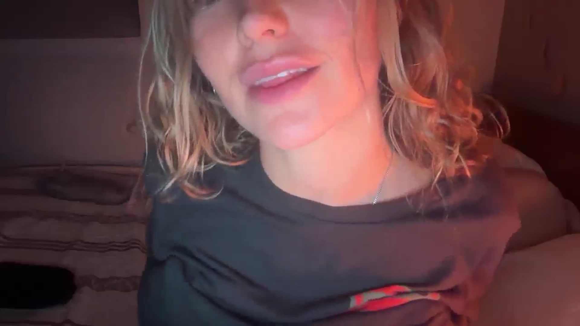 Gallery image thumbnail from Angeleska's myfreecams stream on, 01/20/2026, 20:29 image 19 of 20