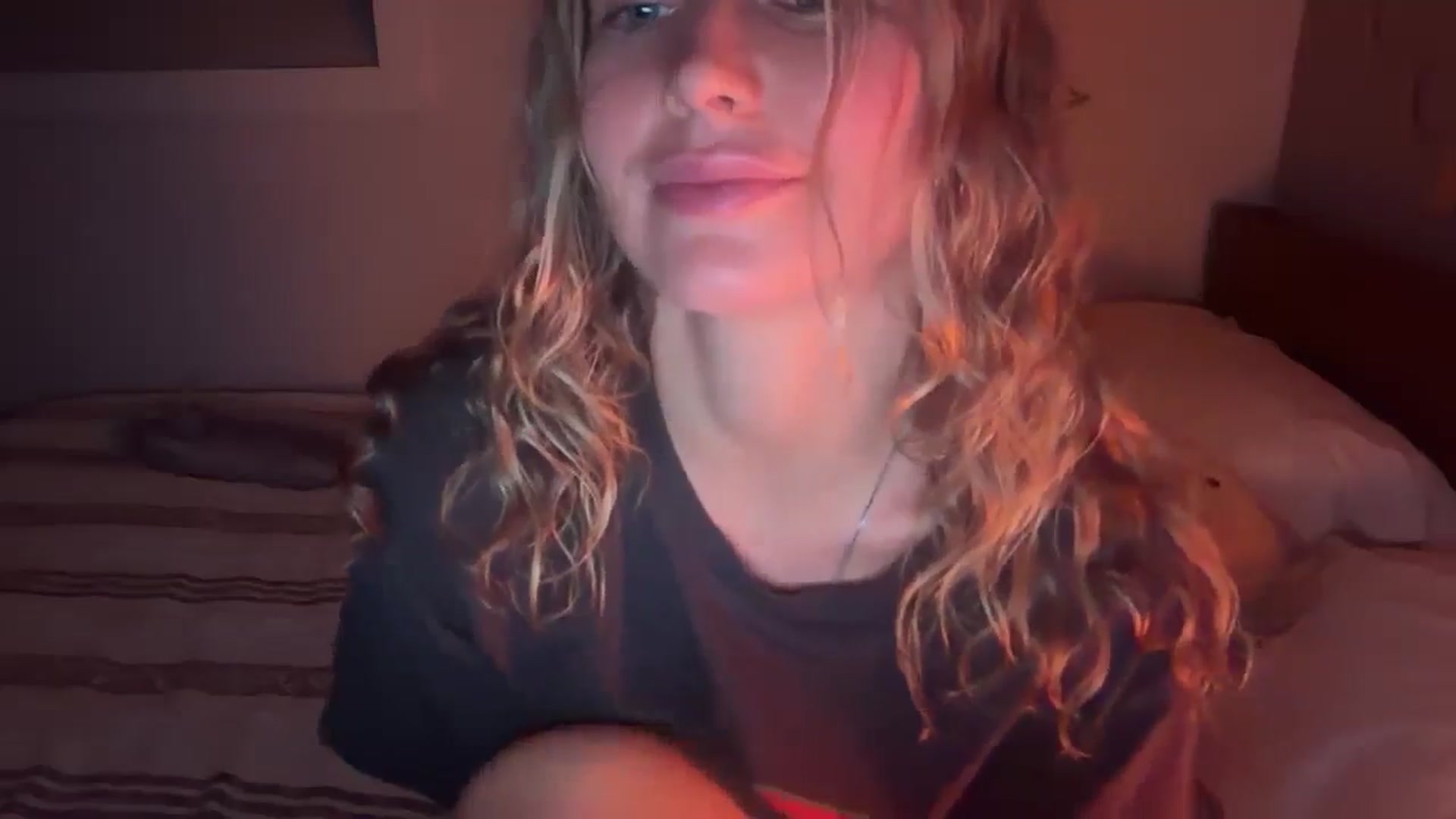Gallery image thumbnail from Angeleska's myfreecams stream on, 01/20/2026, 20:29 image 7 of 20