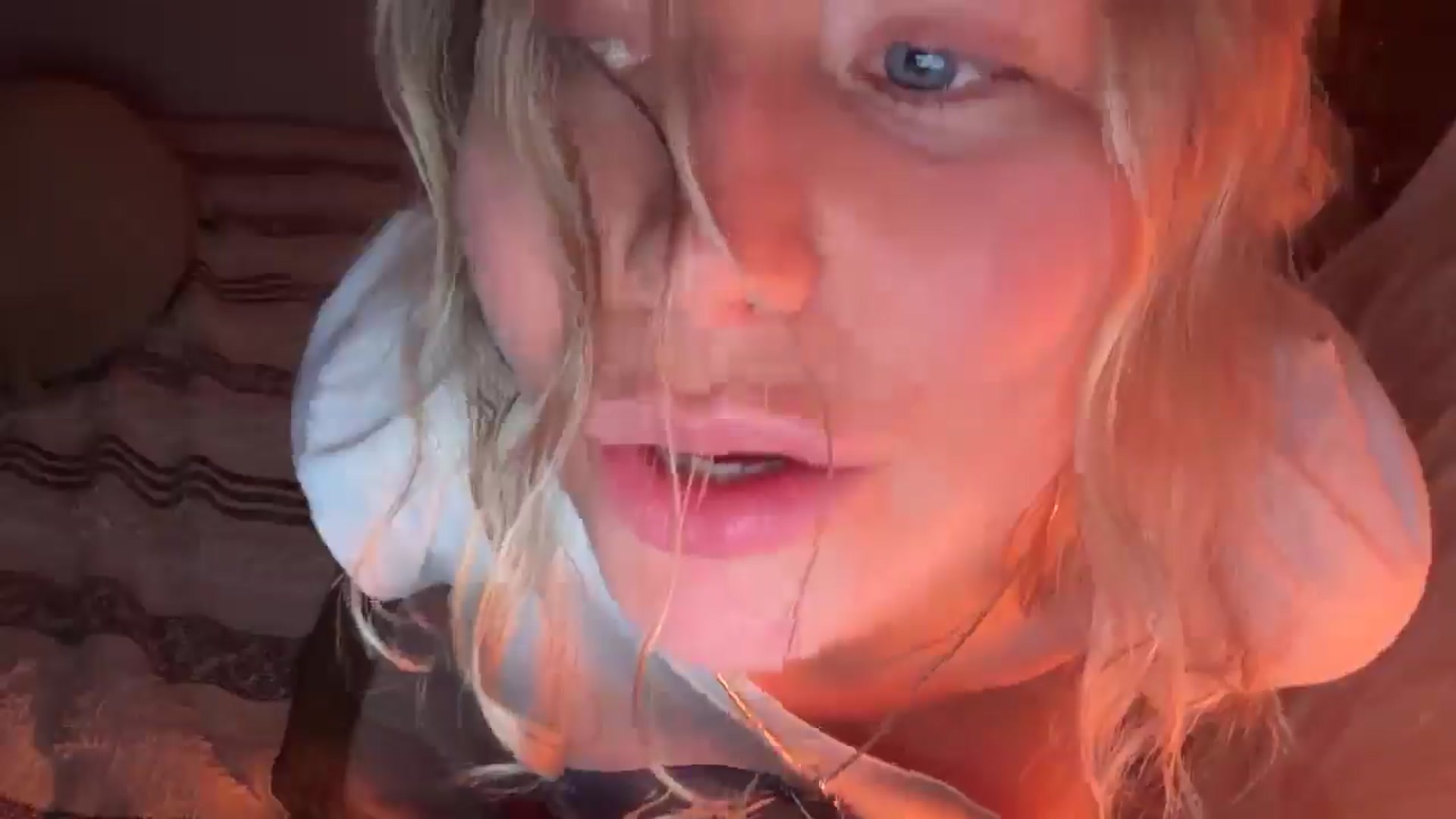 Gallery image thumbnail from Angeleska's myfreecams stream on, 02/19/2026, 21:45 image 15 of 20
