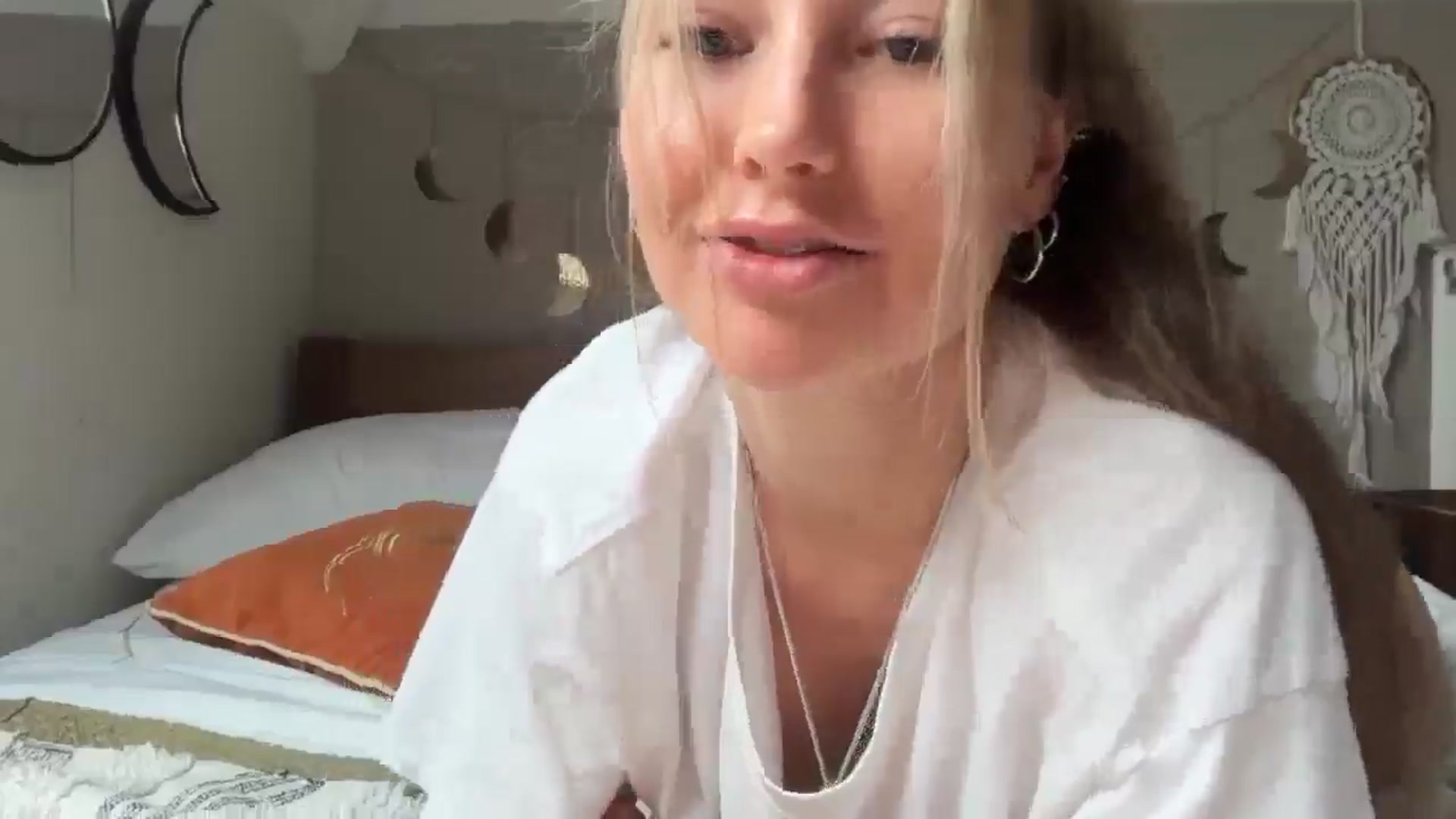 Gallery image thumbnail from Angeleska's myfreecams stream on, 03/07/2026, 17:00 image 8 of 20
