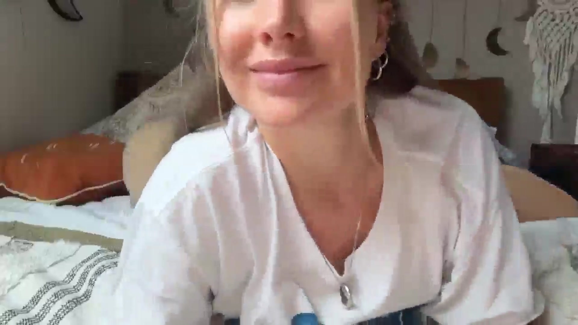 Gallery image thumbnail from Angeleska's myfreecams stream on, 03/07/2026, 17:00 image 19 of 20