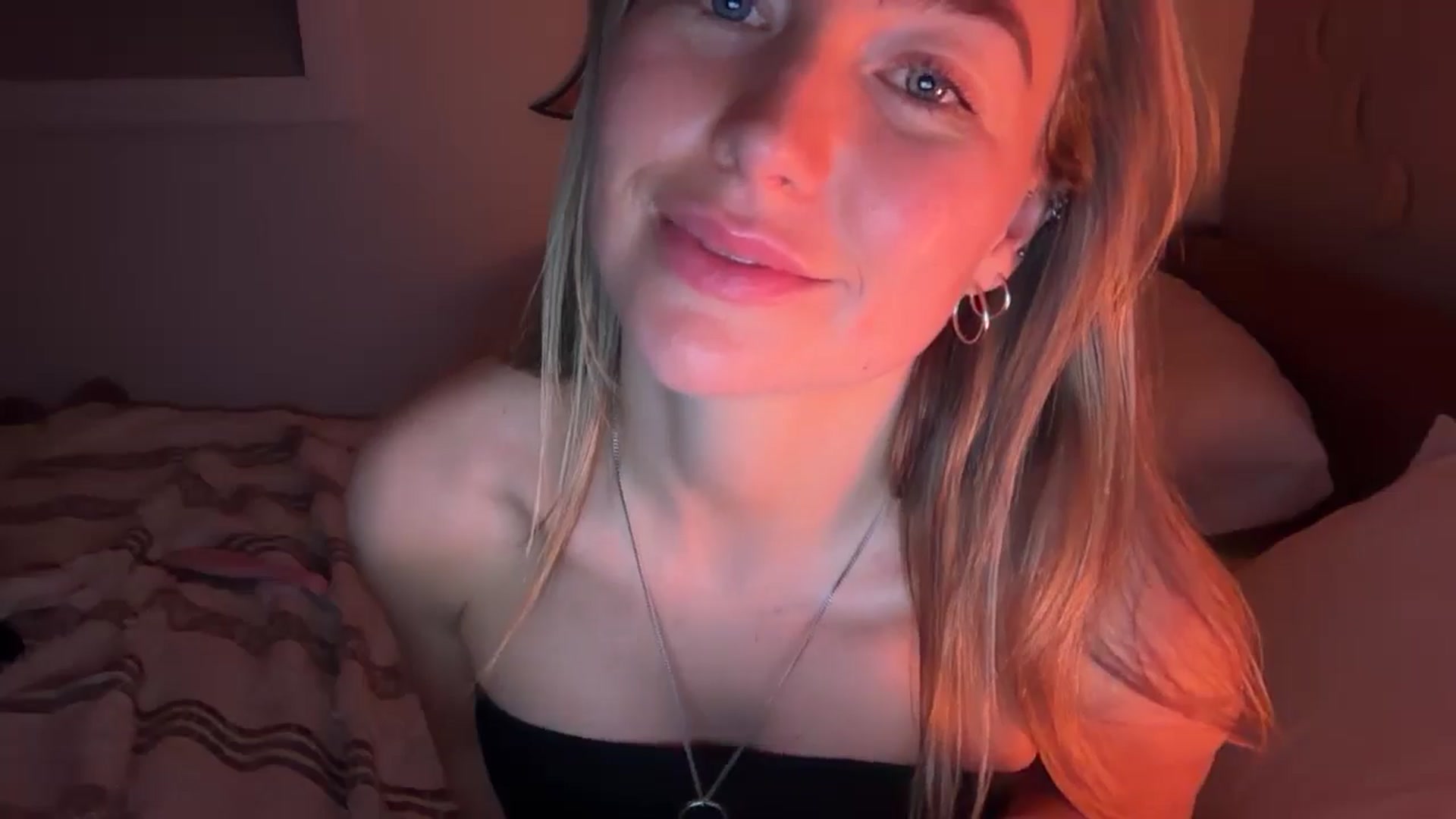 Gallery image thumbnail from Angeleska's myfreecams stream on, 03/07/2026, 20:43 image 8 of 20