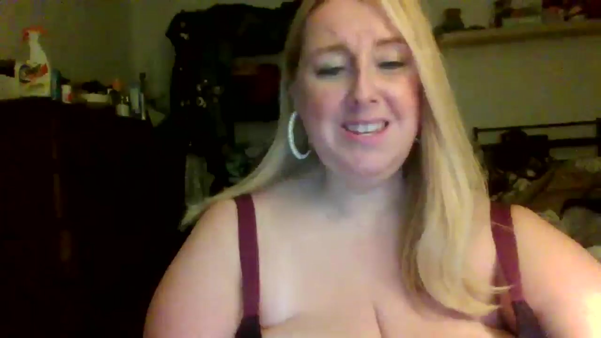 Gallery image thumbnail from Angeleyes72's myfreecams stream on, 12/12/2024, 08:53 image 13 of 20