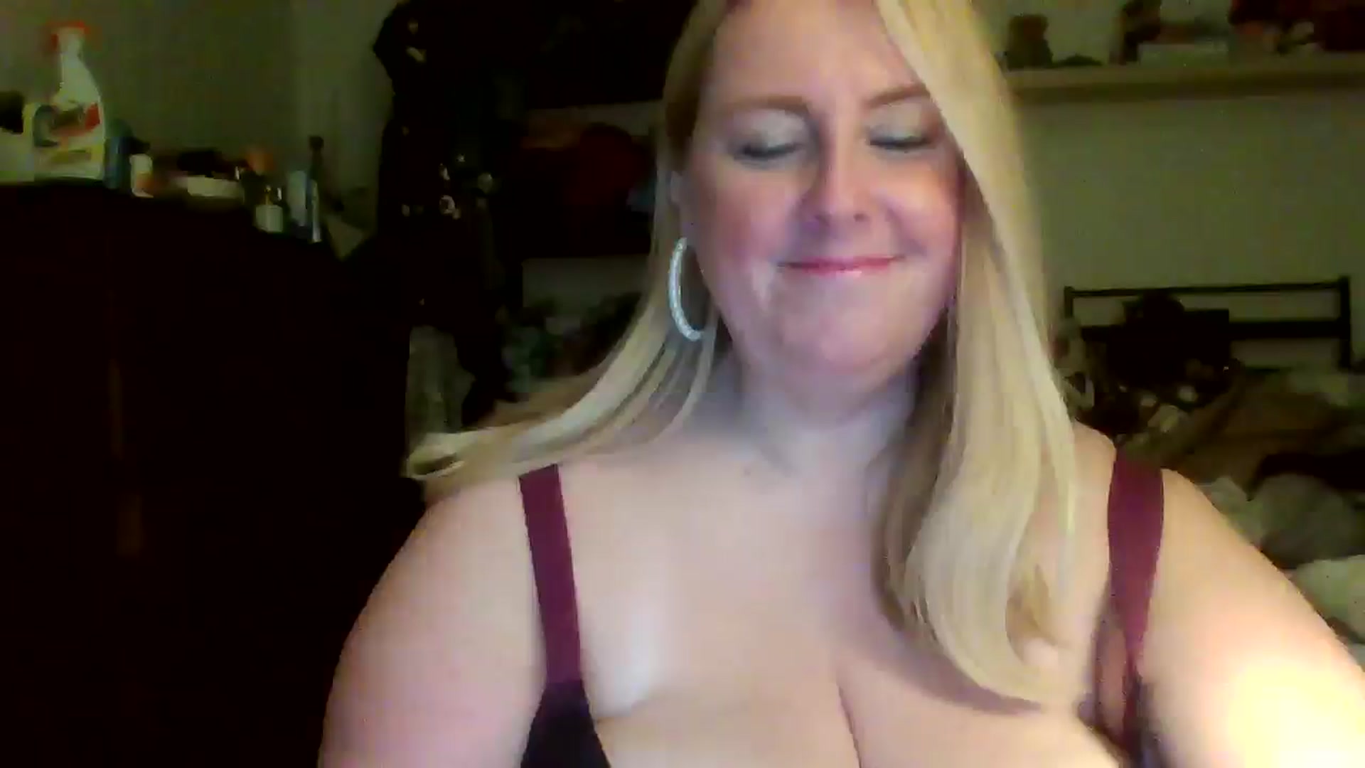 Gallery image thumbnail from Angeleyes72's myfreecams stream on, 12/12/2024, 08:53 image 3 of 20