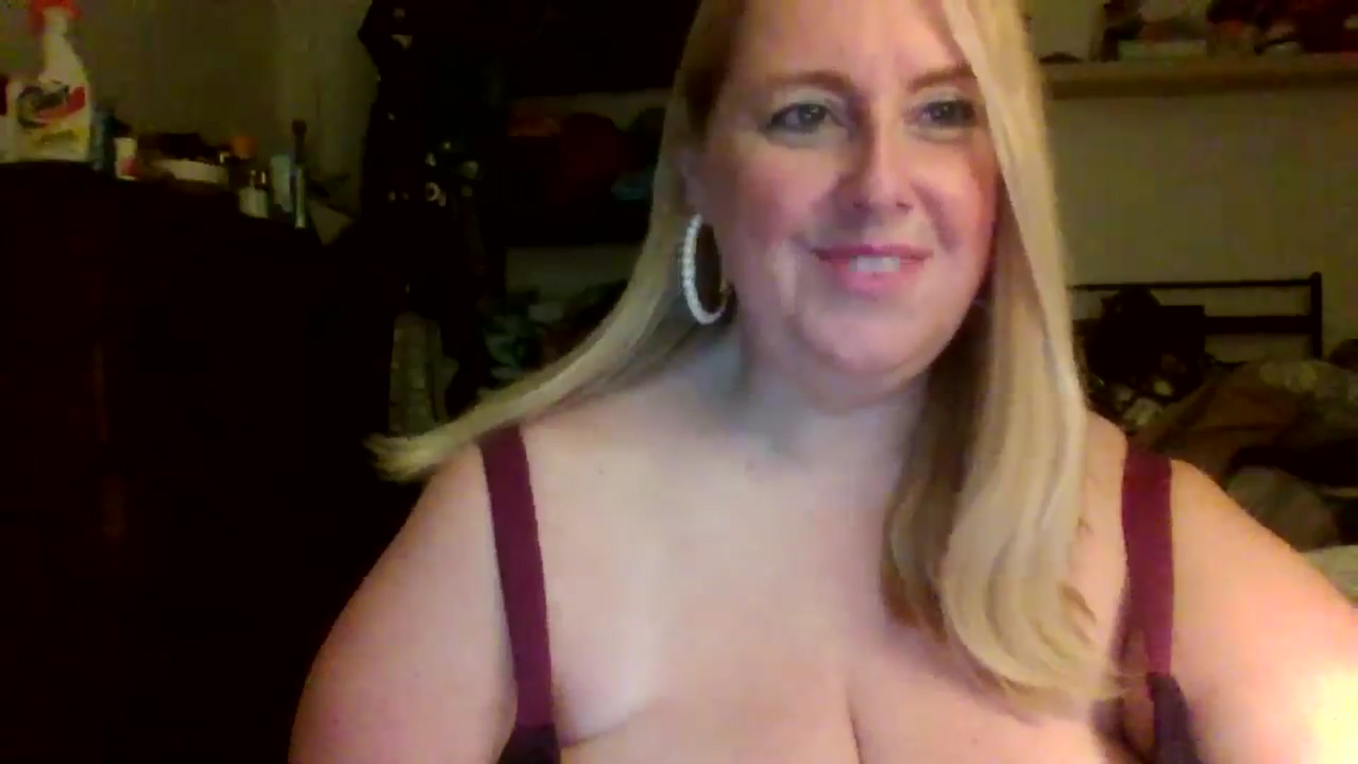 Gallery image thumbnail from Angeleyes72's myfreecams stream on, 12/12/2024, 08:53 image 9 of 20