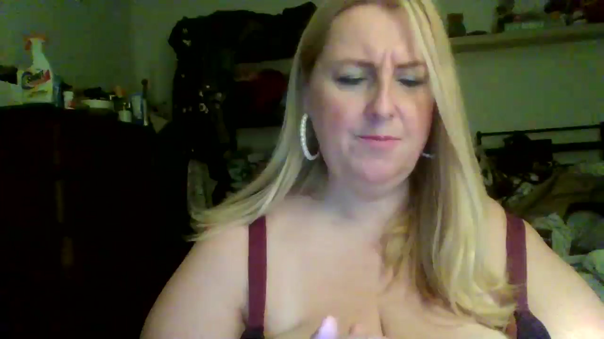 Gallery image thumbnail from Angeleyes72's myfreecams stream on, 12/12/2024, 08:53 image 16 of 20