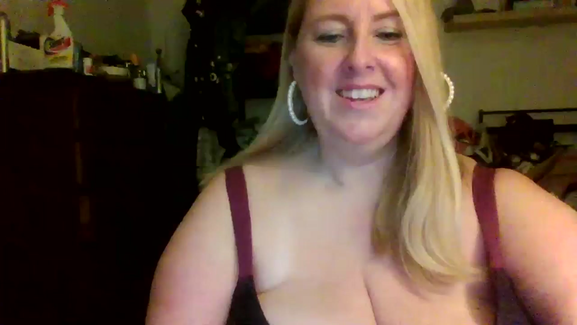 Gallery image thumbnail from Angeleyes72's myfreecams stream on, 12/12/2024, 08:53 image 10 of 20