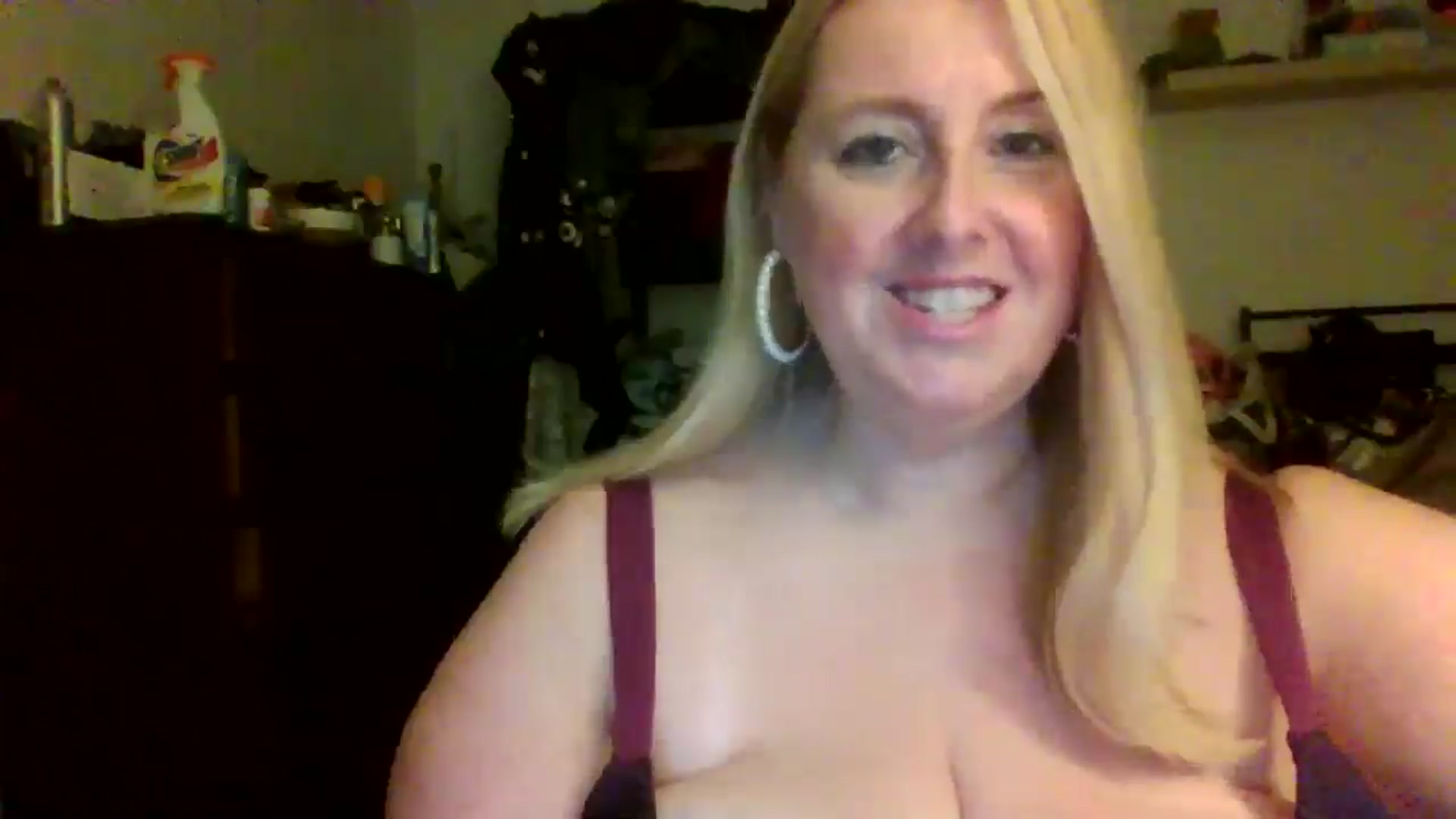 Gallery image thumbnail from Angeleyes72's myfreecams stream on, 12/12/2024, 08:53 image 12 of 20