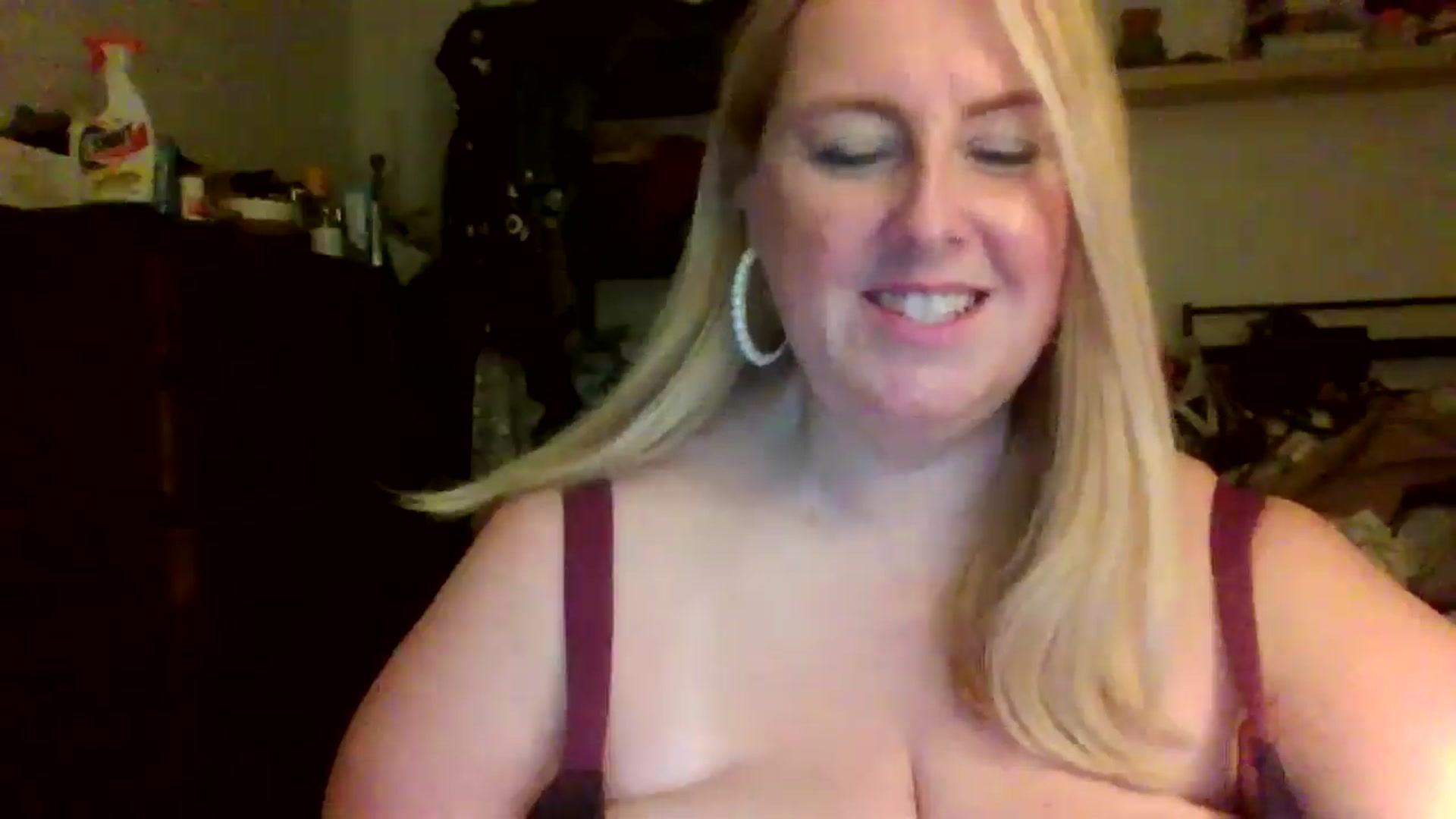 Gallery image thumbnail from Angeleyes72's myfreecams stream on, 12/12/2024, 08:53 image 11 of 20
