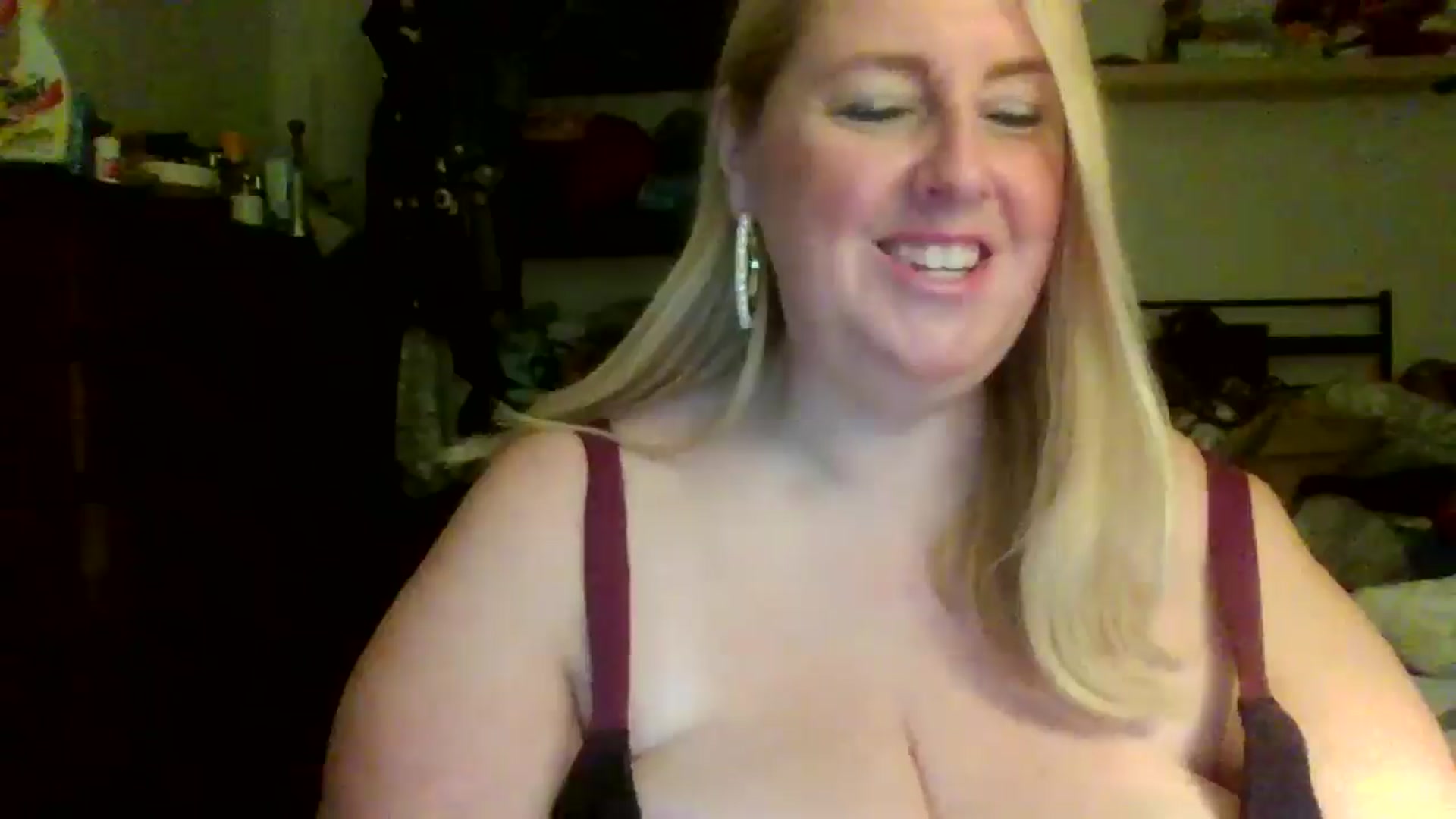 Gallery image thumbnail from Angeleyes72's myfreecams stream on, 12/12/2024, 08:53 image 7 of 20